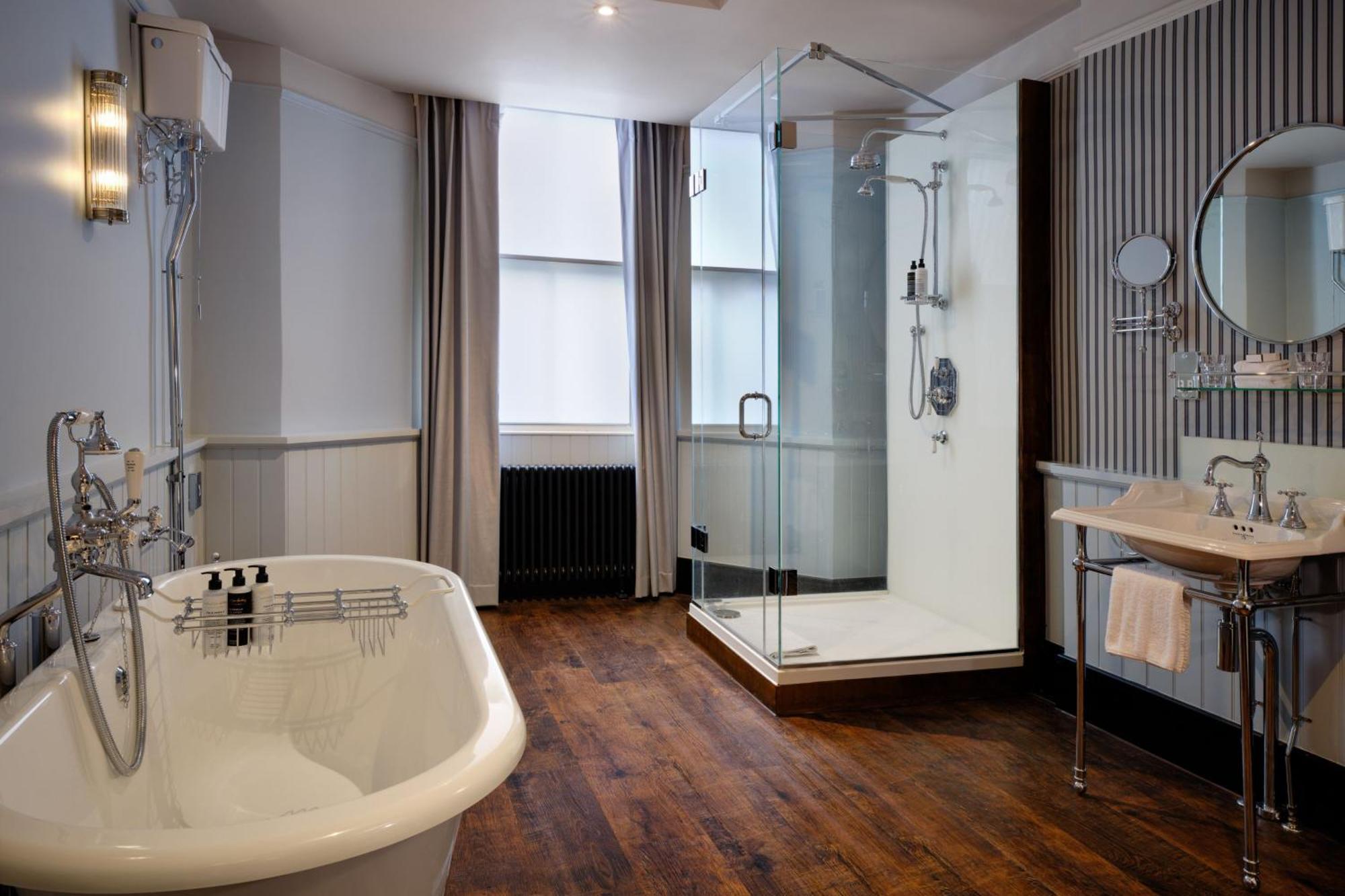 Luxury Junior King Suite