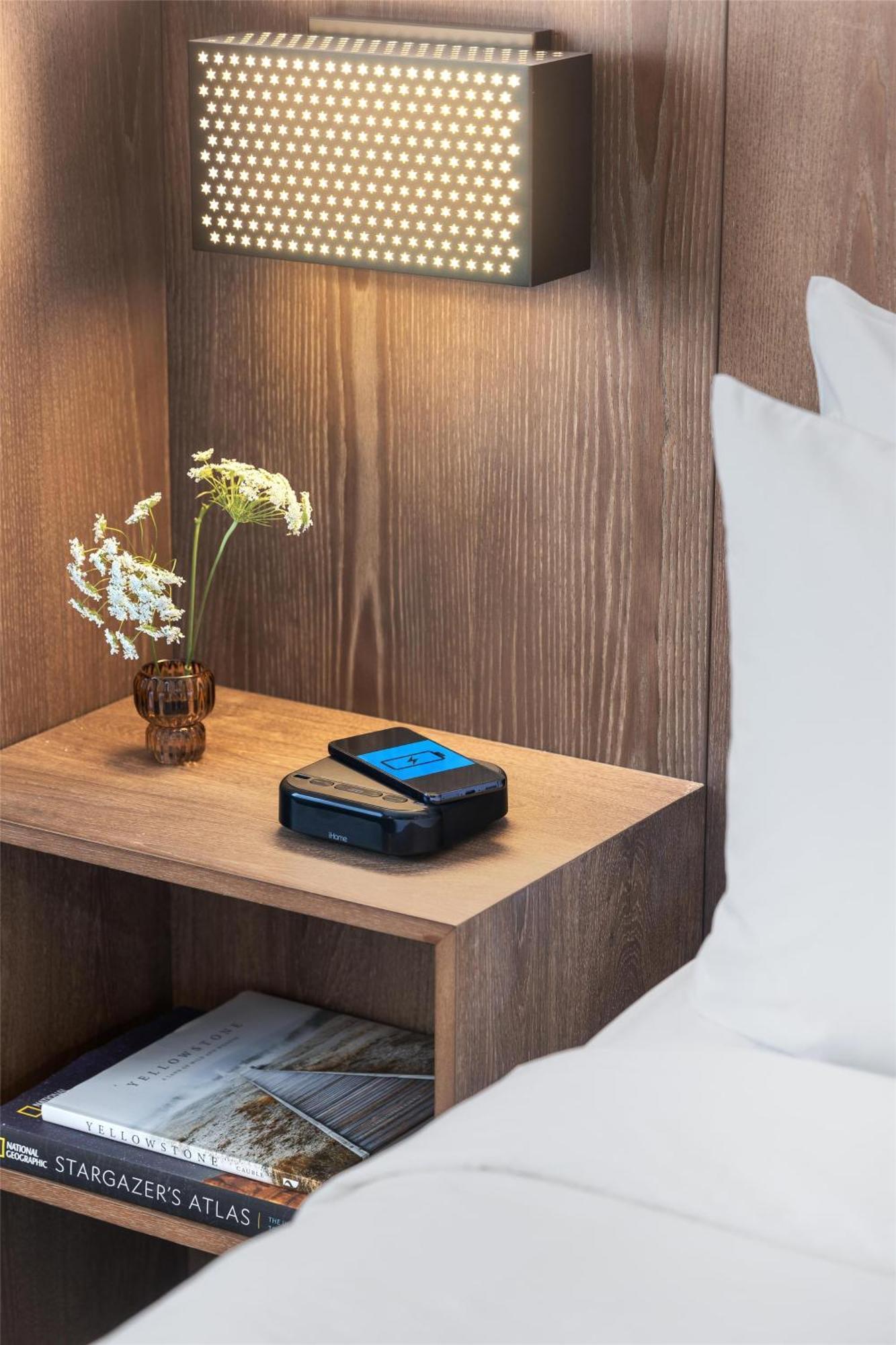 Chambre Lit King-Size avec Baignoire - Accessible aux Personnes à Mobilité Réduite