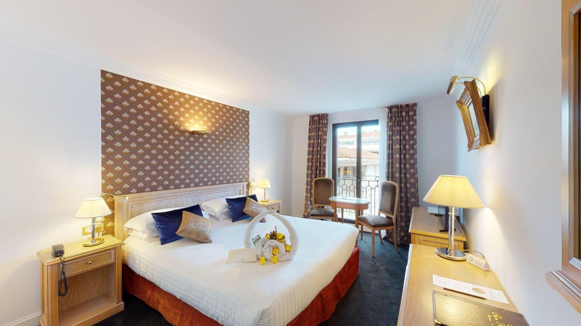 Superior Double Room City View