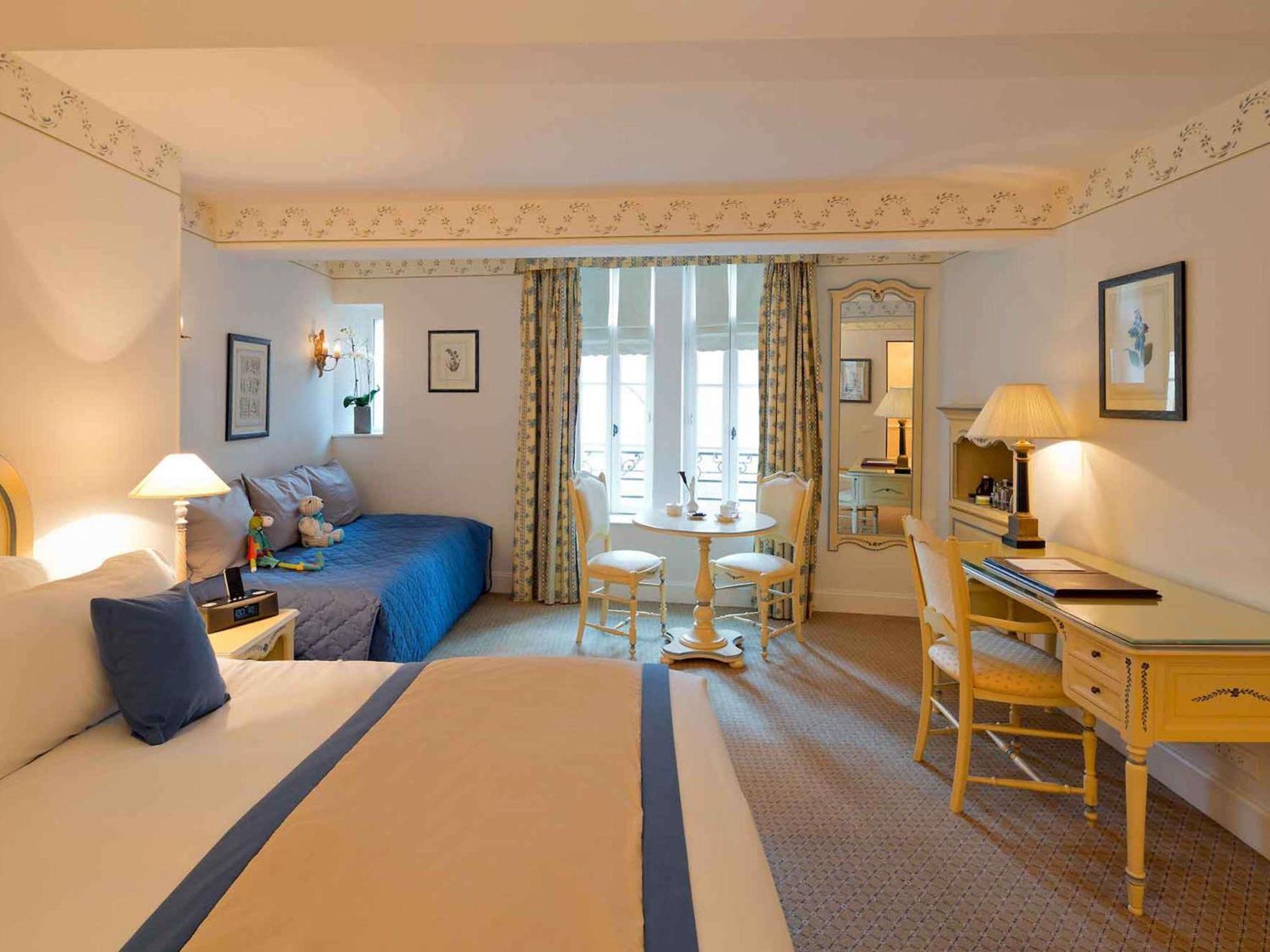 Chambre Familiale avec 1 Lit Double et 2 Lits Simples