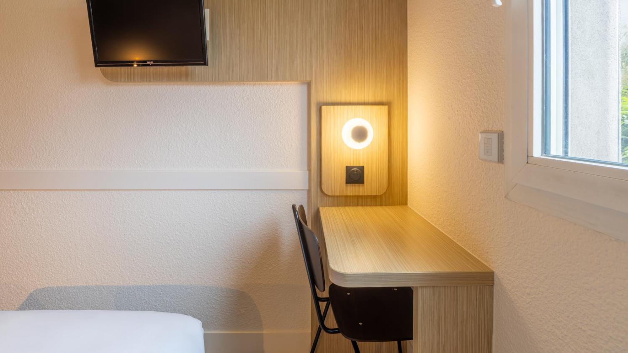 Standard Twin Room with One Bunk Bed,1716989884:JPEG