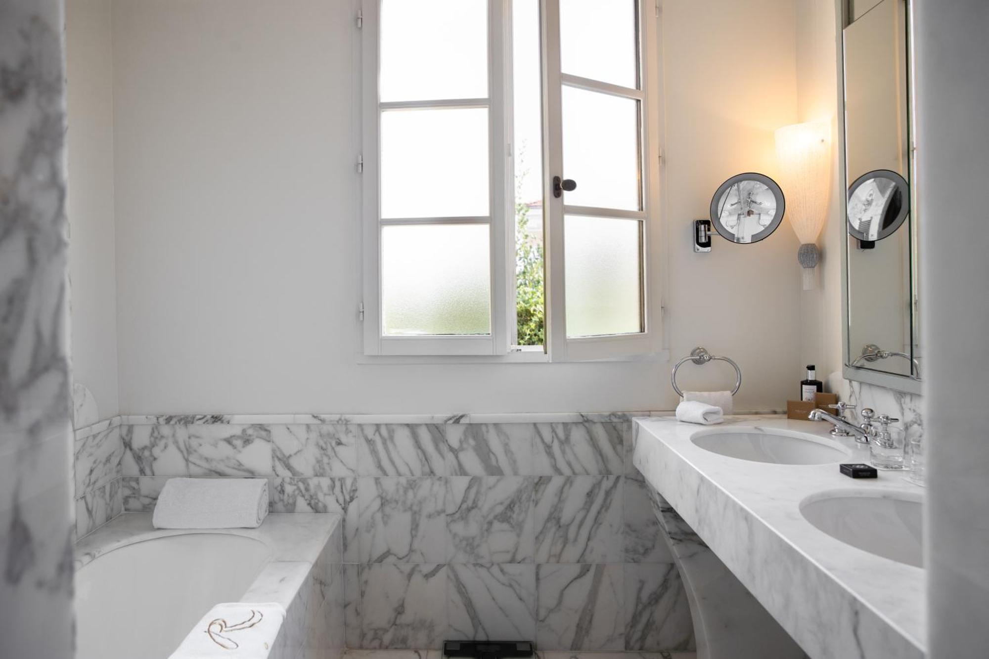 Suite - Vue sur Piscine