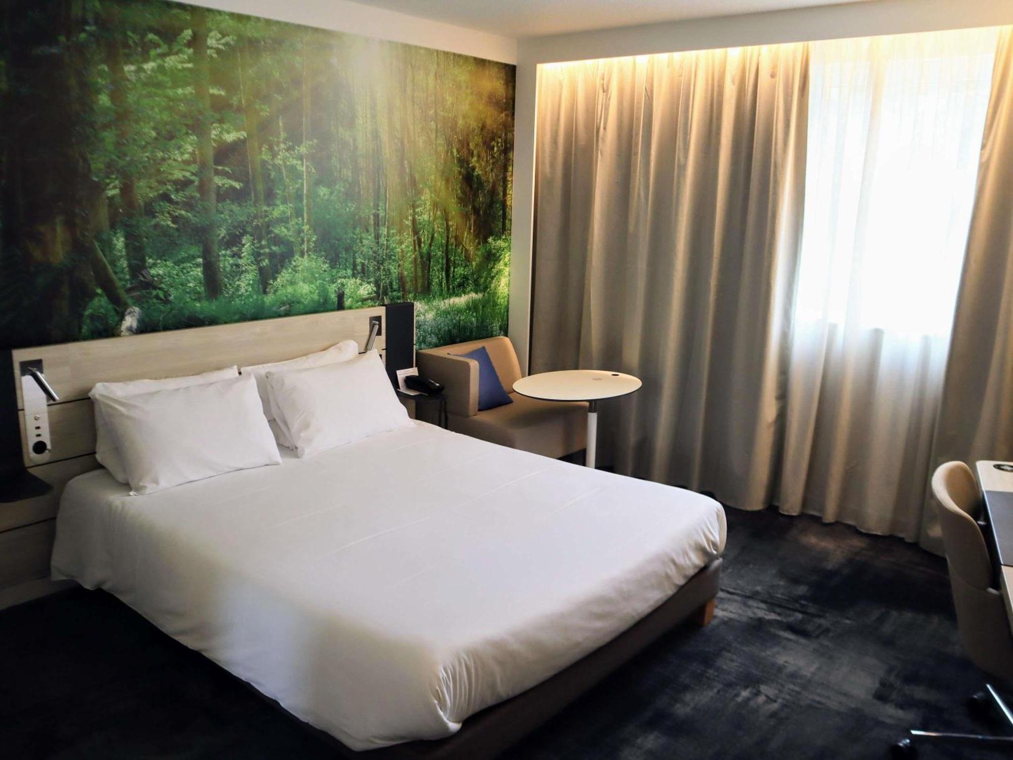 Chambre Lit Queen-Size Supérieure - Accessible aux Personnes à Mobilité Réduite