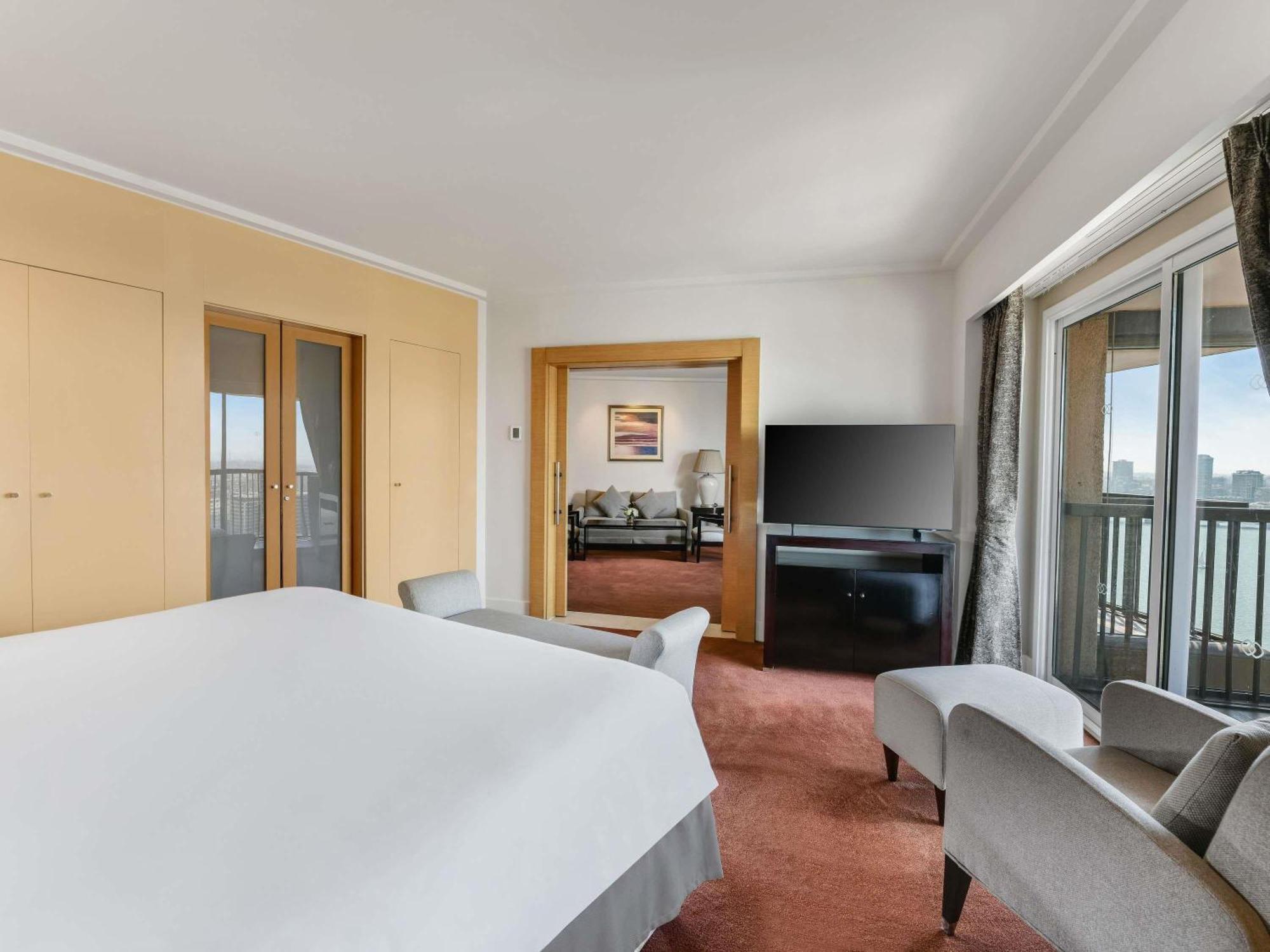Suite Lit King-Size Prestige avec Accès au Club - Vue Dégagée sur le Nil