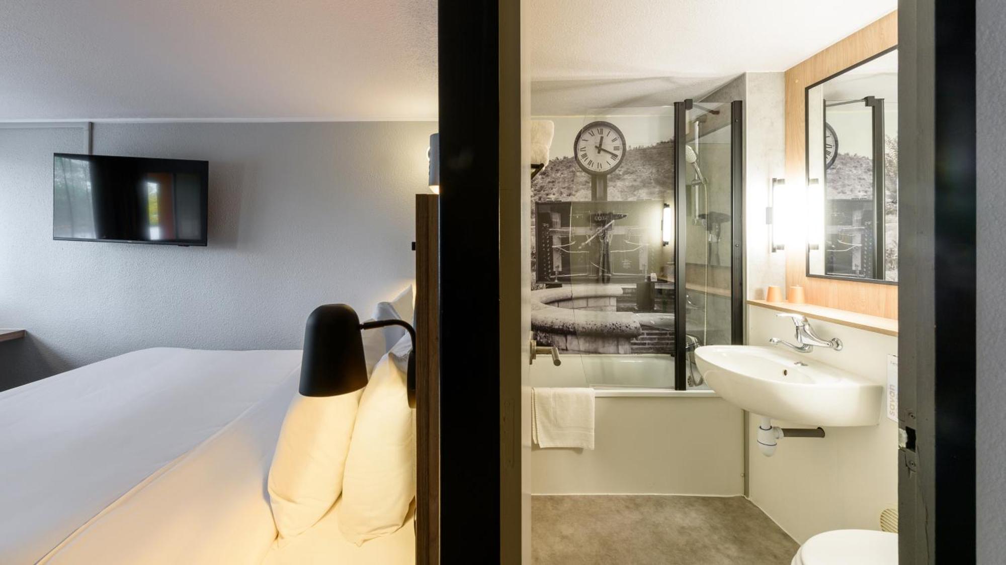 Superior Room - 1 King Bed,1729985100:JPEG