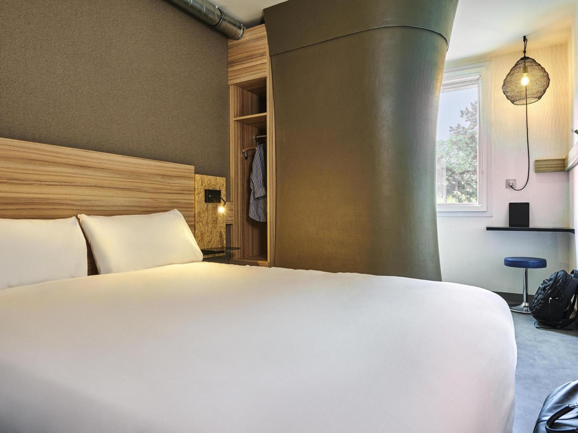 Pop Room with a double bed,1730013153:JPEG