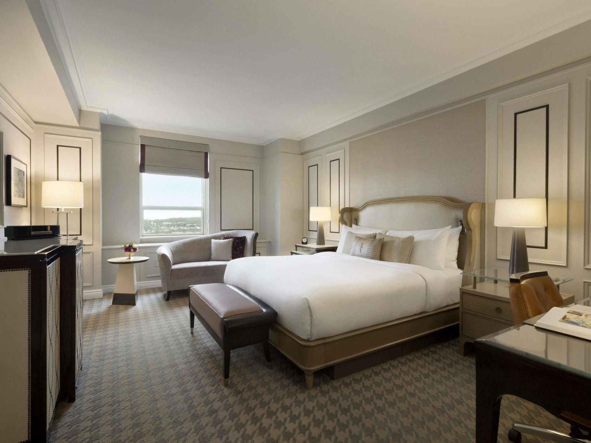 Chambre Lit Queen-Size Fairmont Gold - Vue sur Rivière