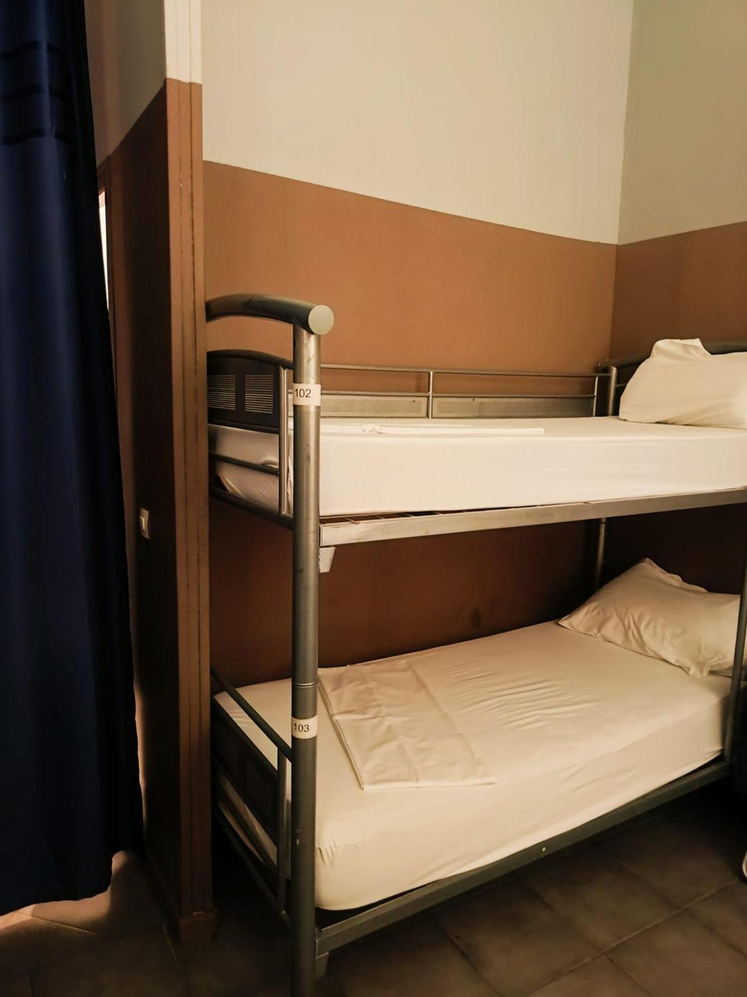 Lit dans Dortoir pour Hommes
