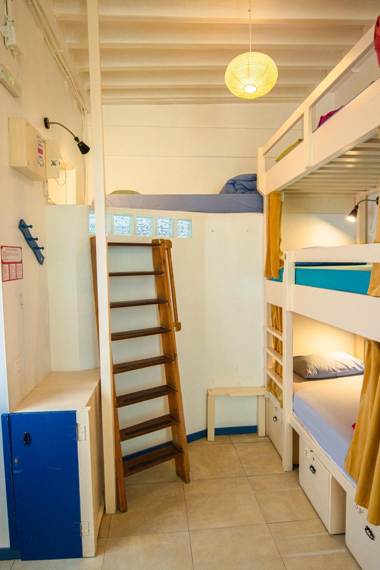 Bed 7-Bed Female Dormitory Room en-suite Bathroom