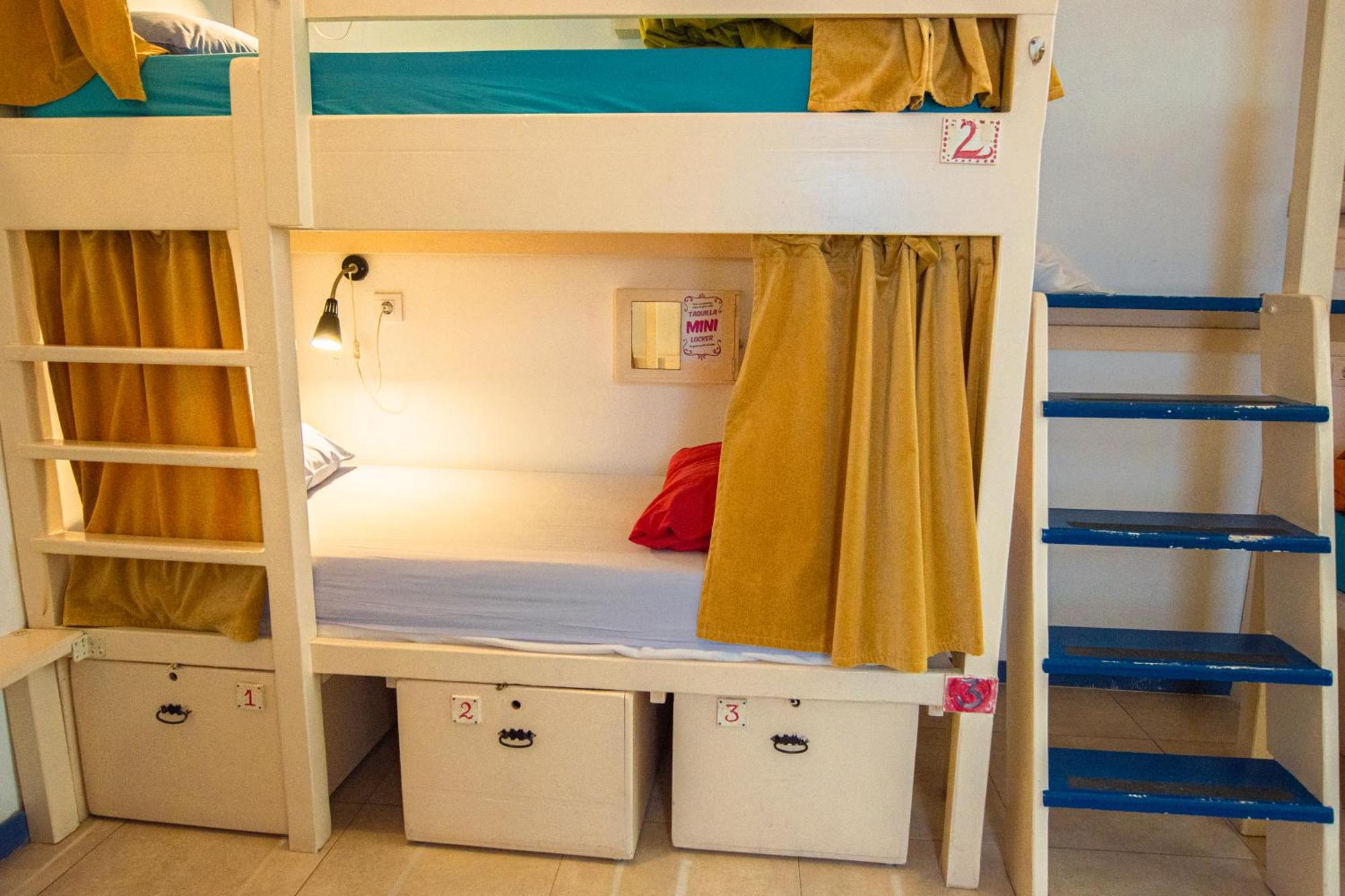 Bed 7-Bed Female Dormitory Room en-suite Bathroom