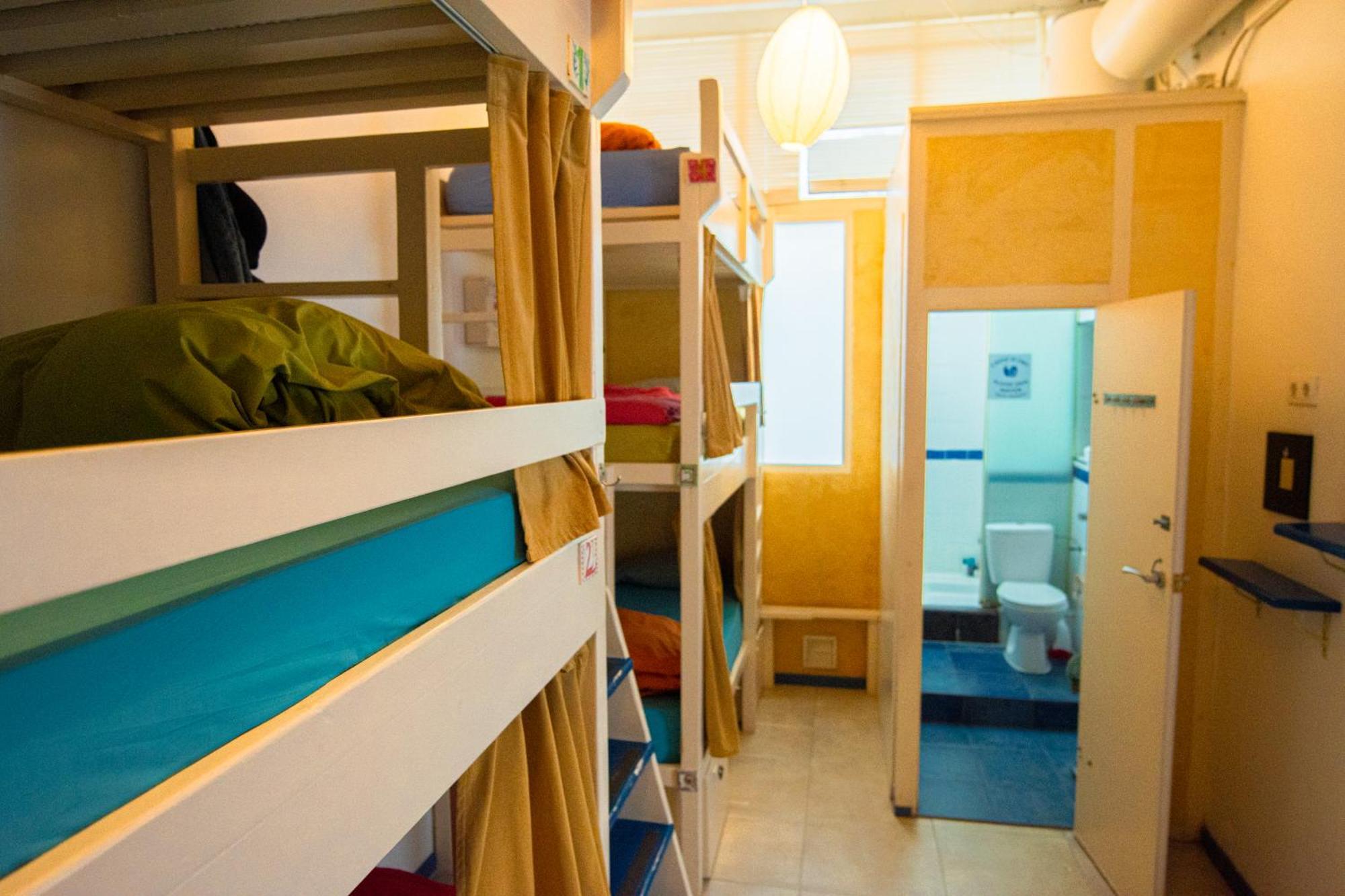 Bed 7-Bed Female Dormitory Room en-suite Bathroom