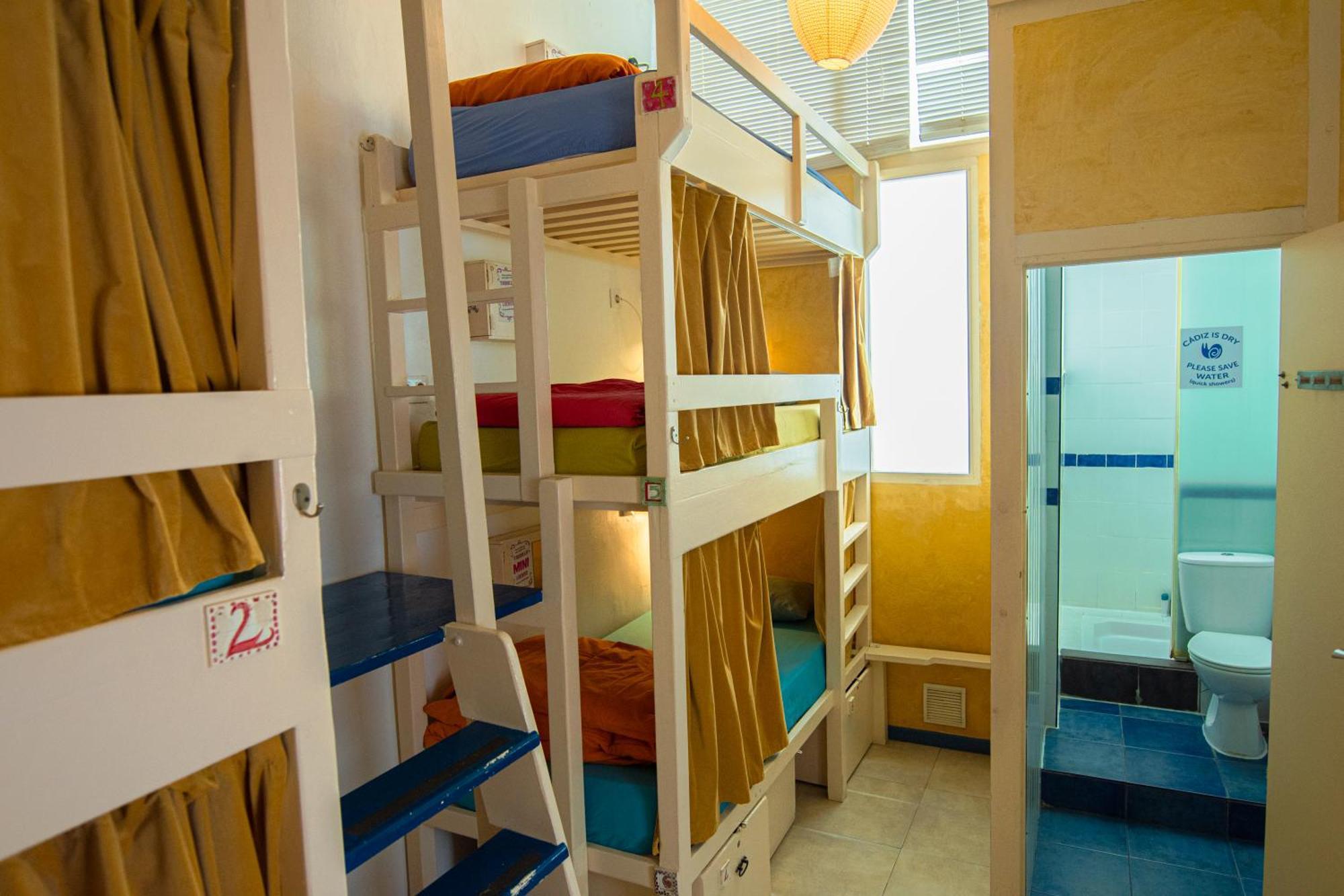 Bed 7-Bed Female Dormitory Room en-suite Bathroom
