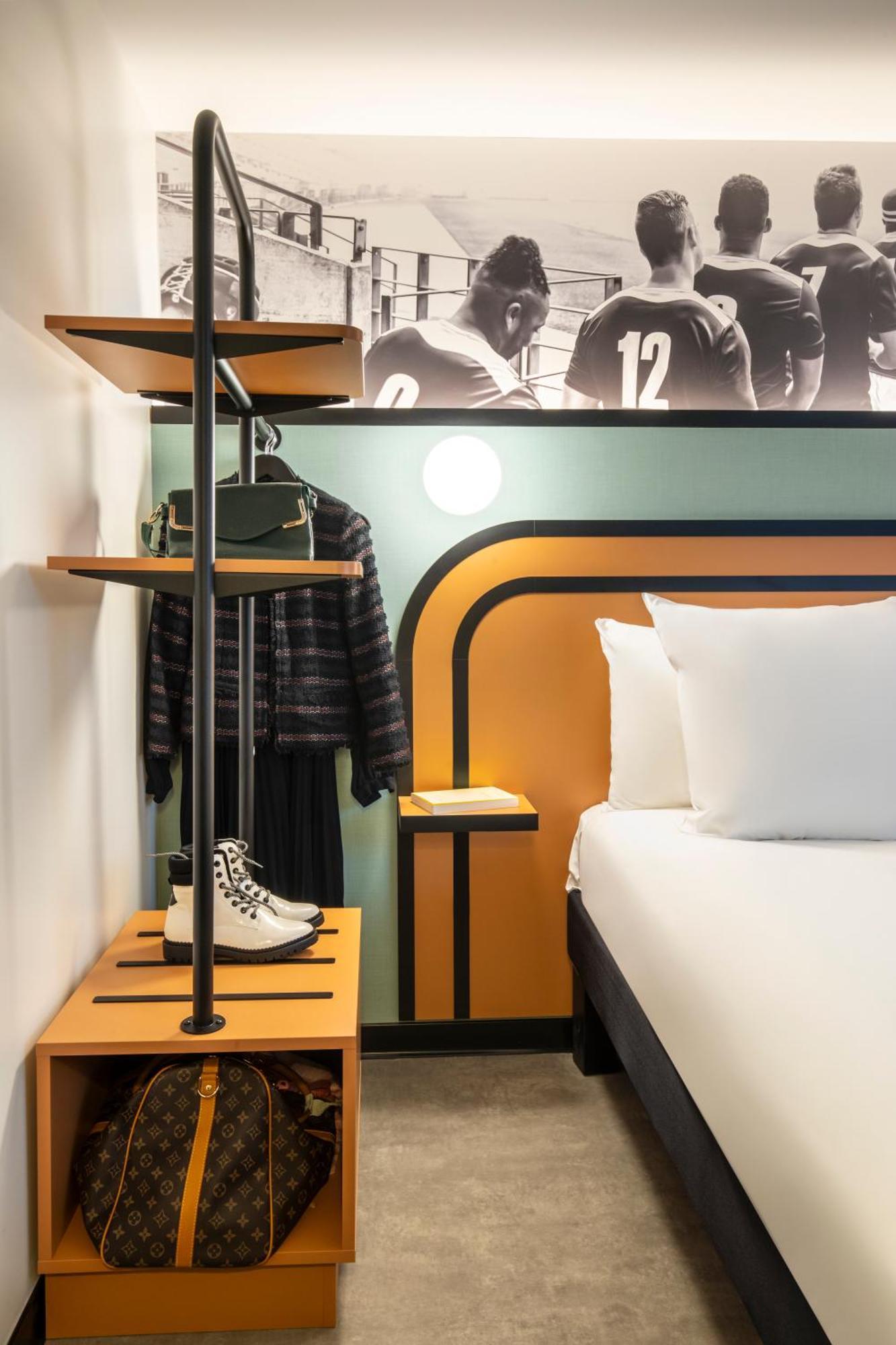 Standard Room with 1 Double Bed and 1 Single Bed