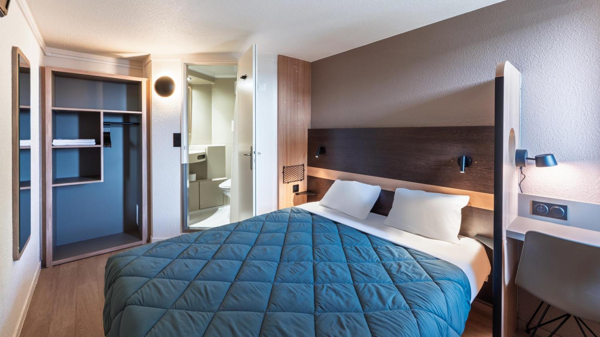 Standard Queen Room