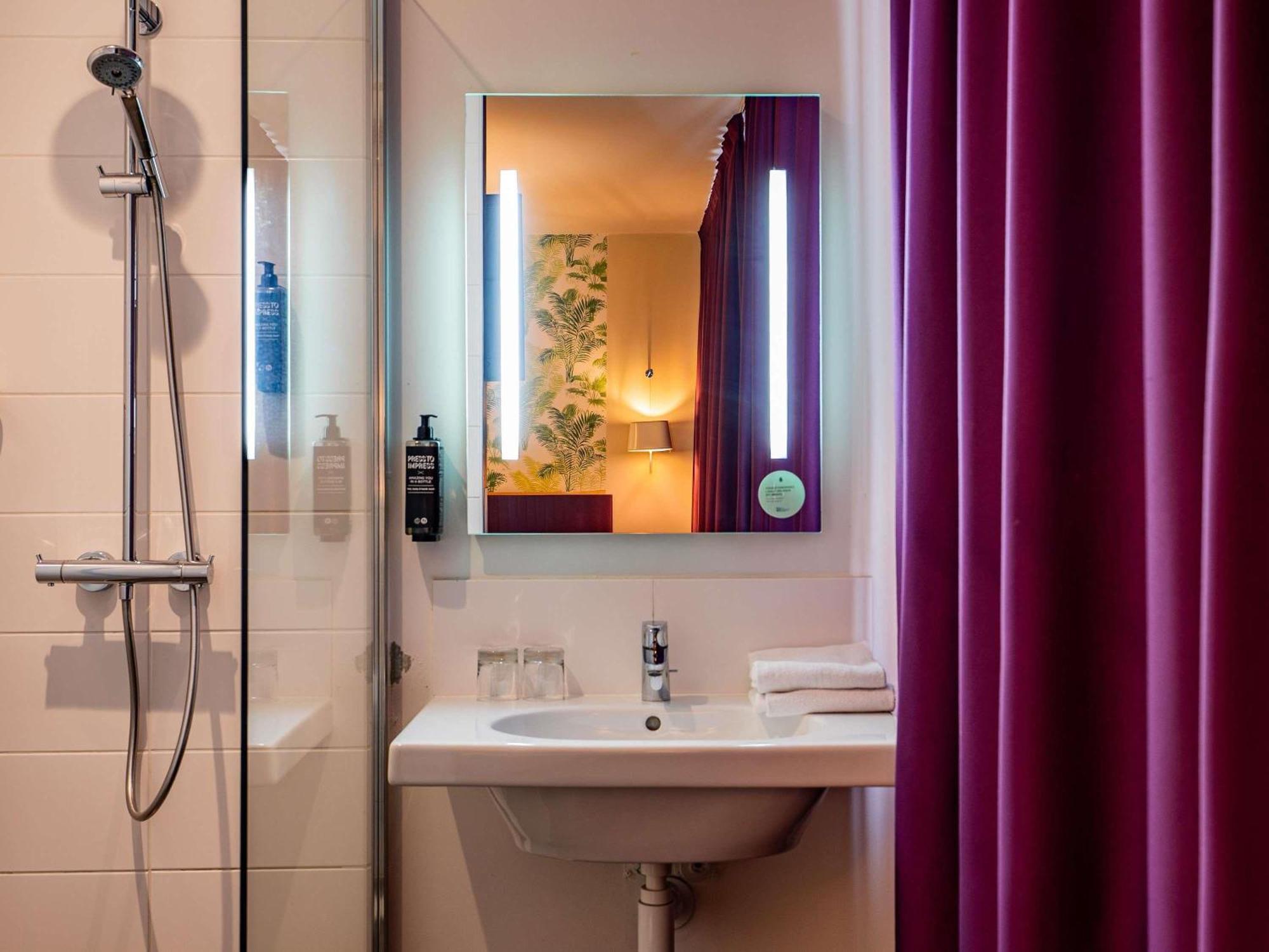 Chambre Standard avec 1 Lit Double et 1 Lit Simple