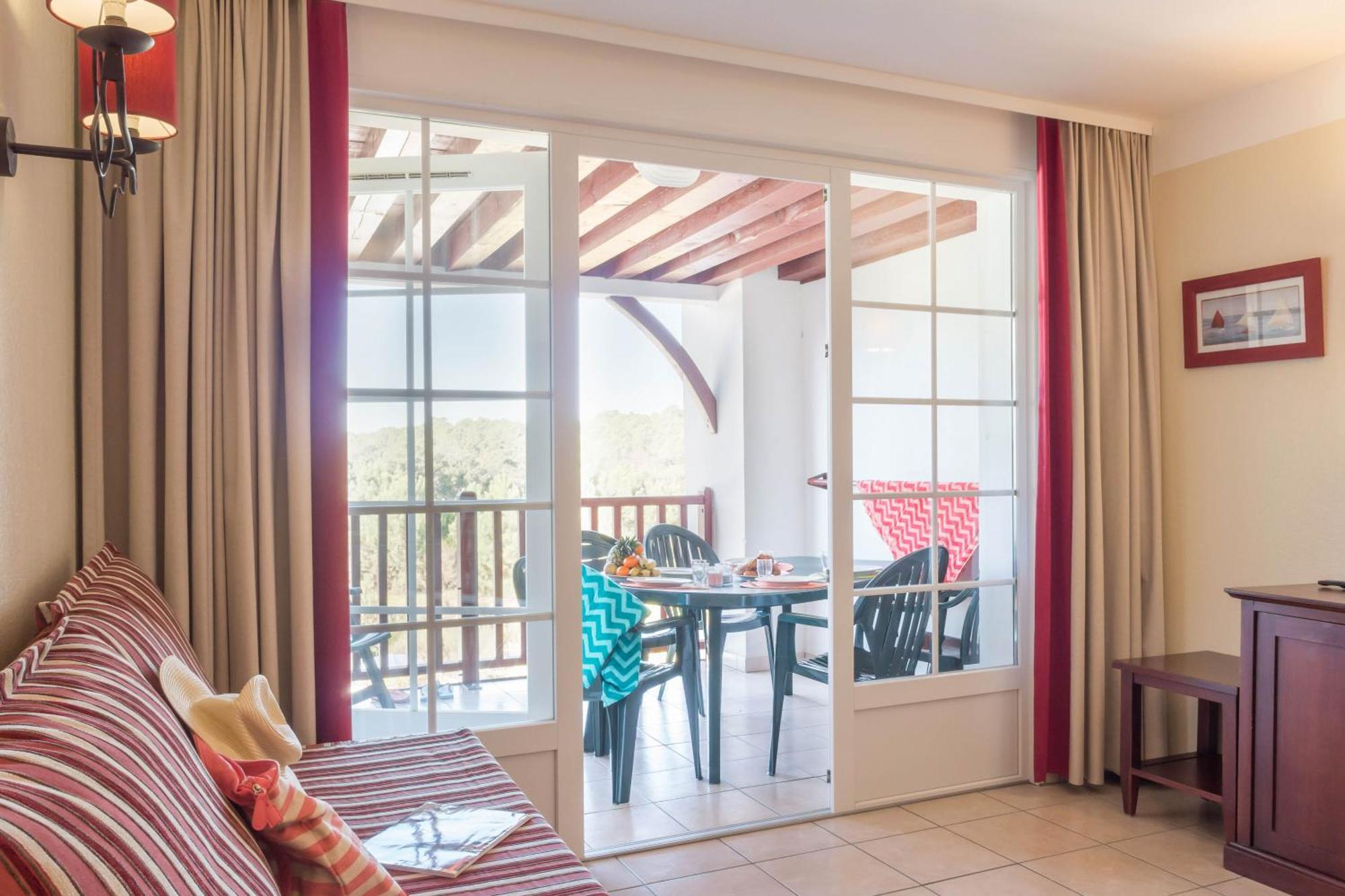 One-Bedroom Apartment Sleeping Alcove Terrace or Balcony