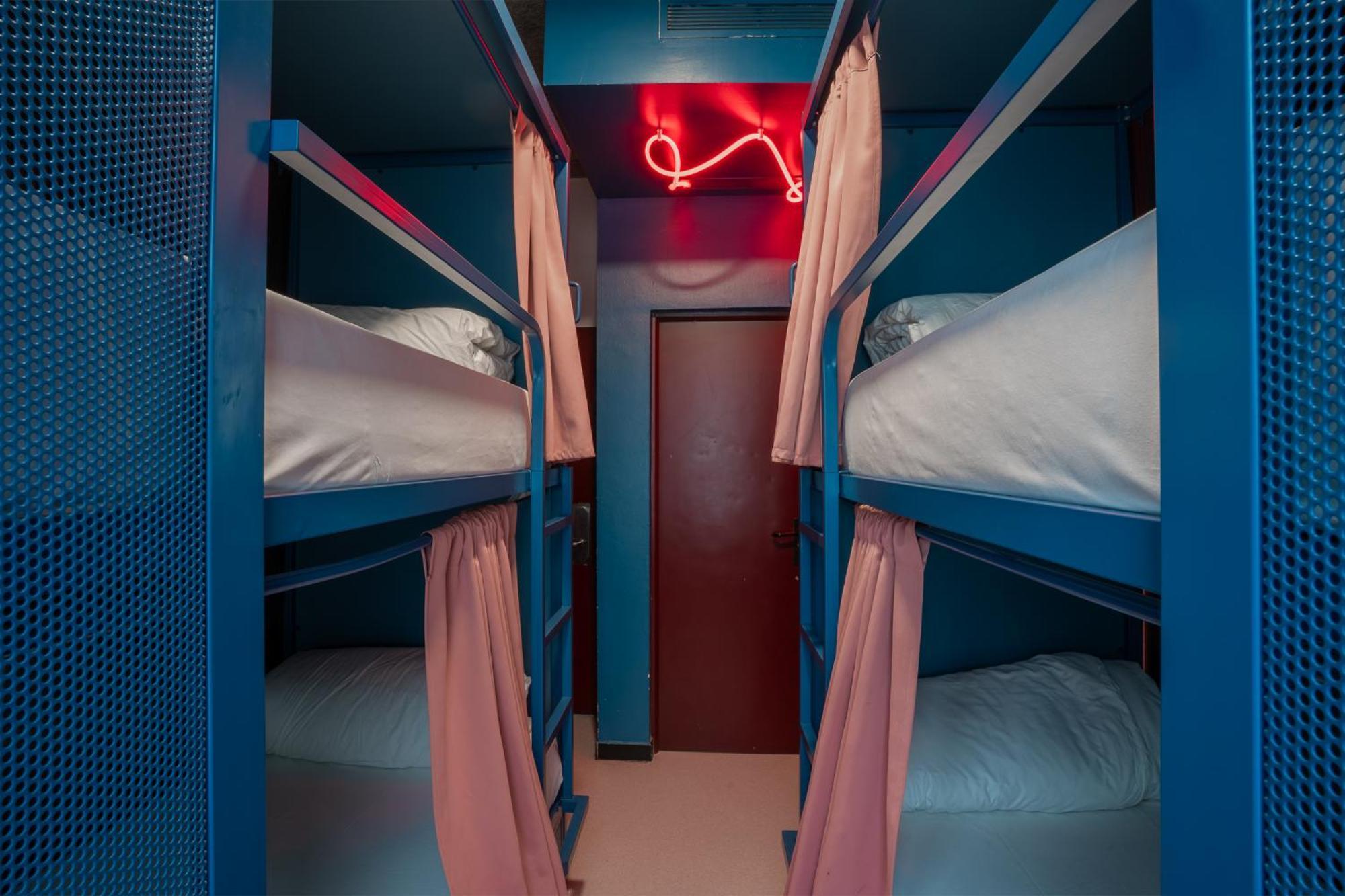 Chambre 4 Lits avec Salle de Bains Privée et AirC