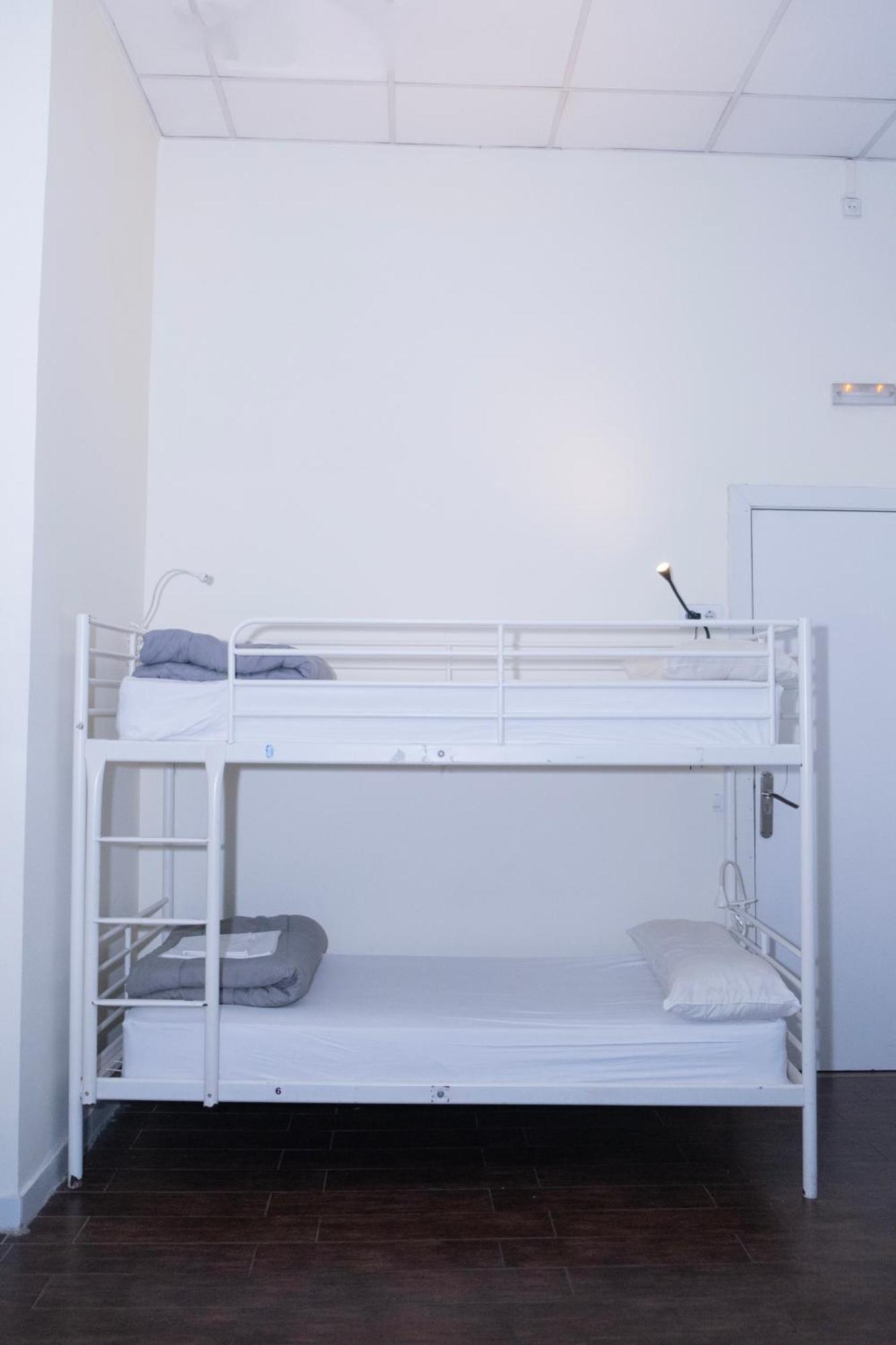 Single Bed 10-Bed Dormitory Room