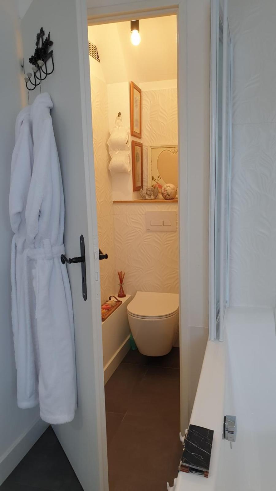 Double Room Private Bathroom