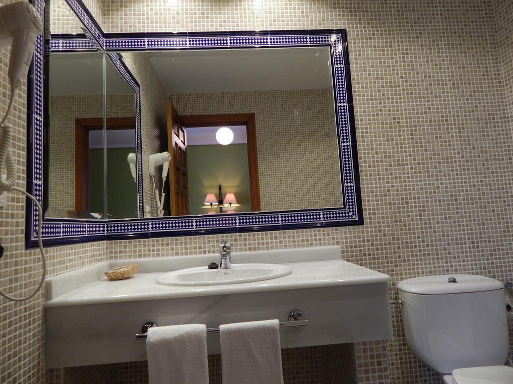 Twin Room,695402289:JPEG