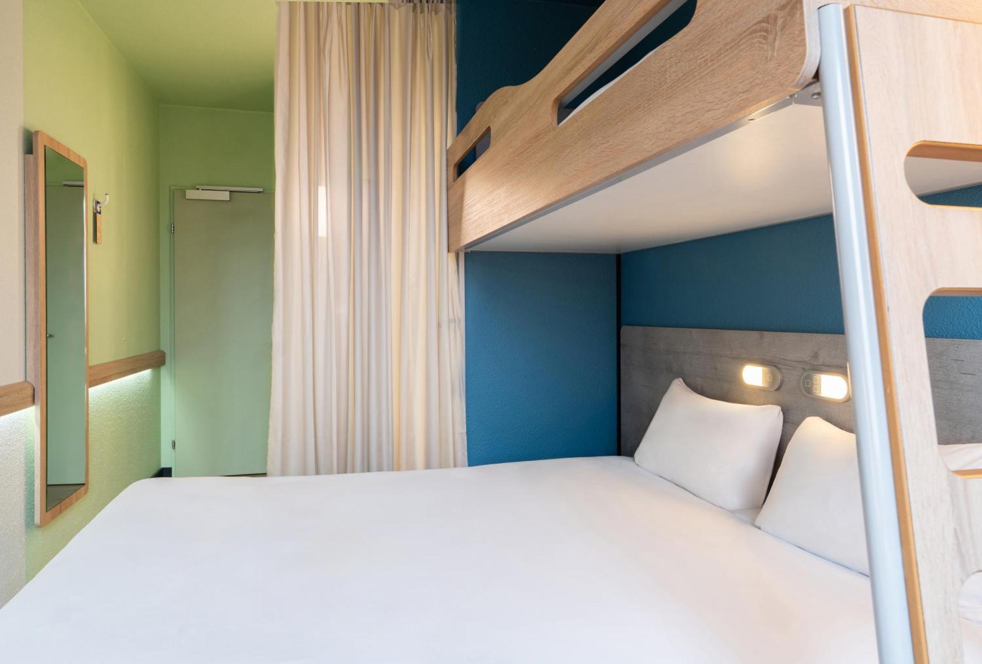 Triple Room a Double Bed a Bunk Bed