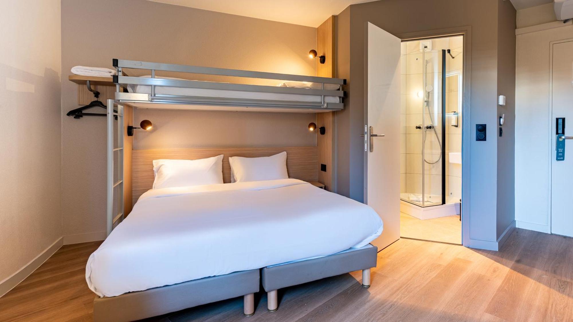 Standard Queen Room with One Bunk Bed,1756503750:JPEG