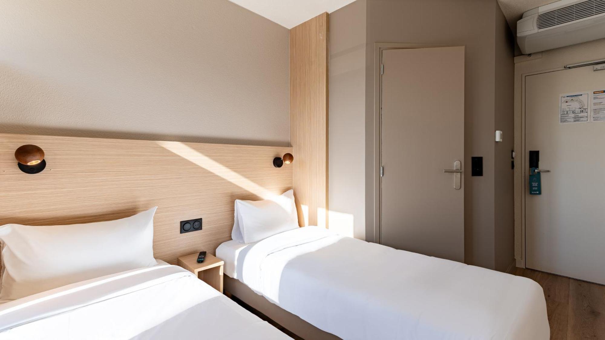 Standard Twin Room,1756503750:JPEG