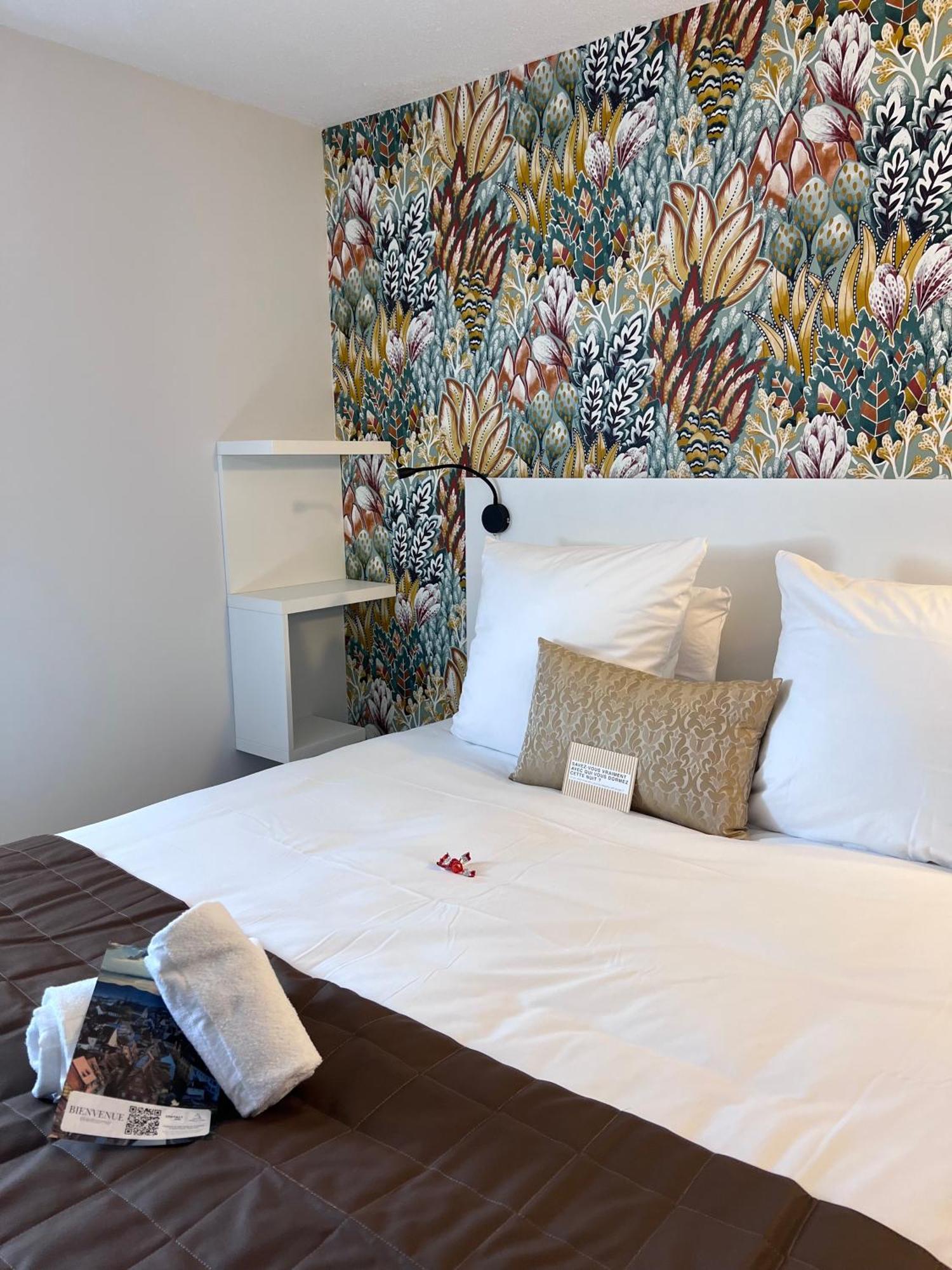 Chambre Lit Queen-Size Elegance