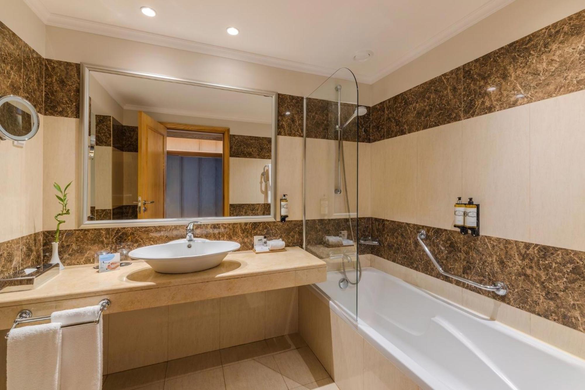 Classic Twin Room with Bay or Sea View,1758271354:JPEG