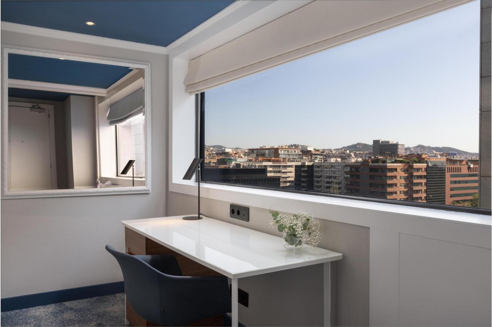 Executive Corner King Room Lounge Access