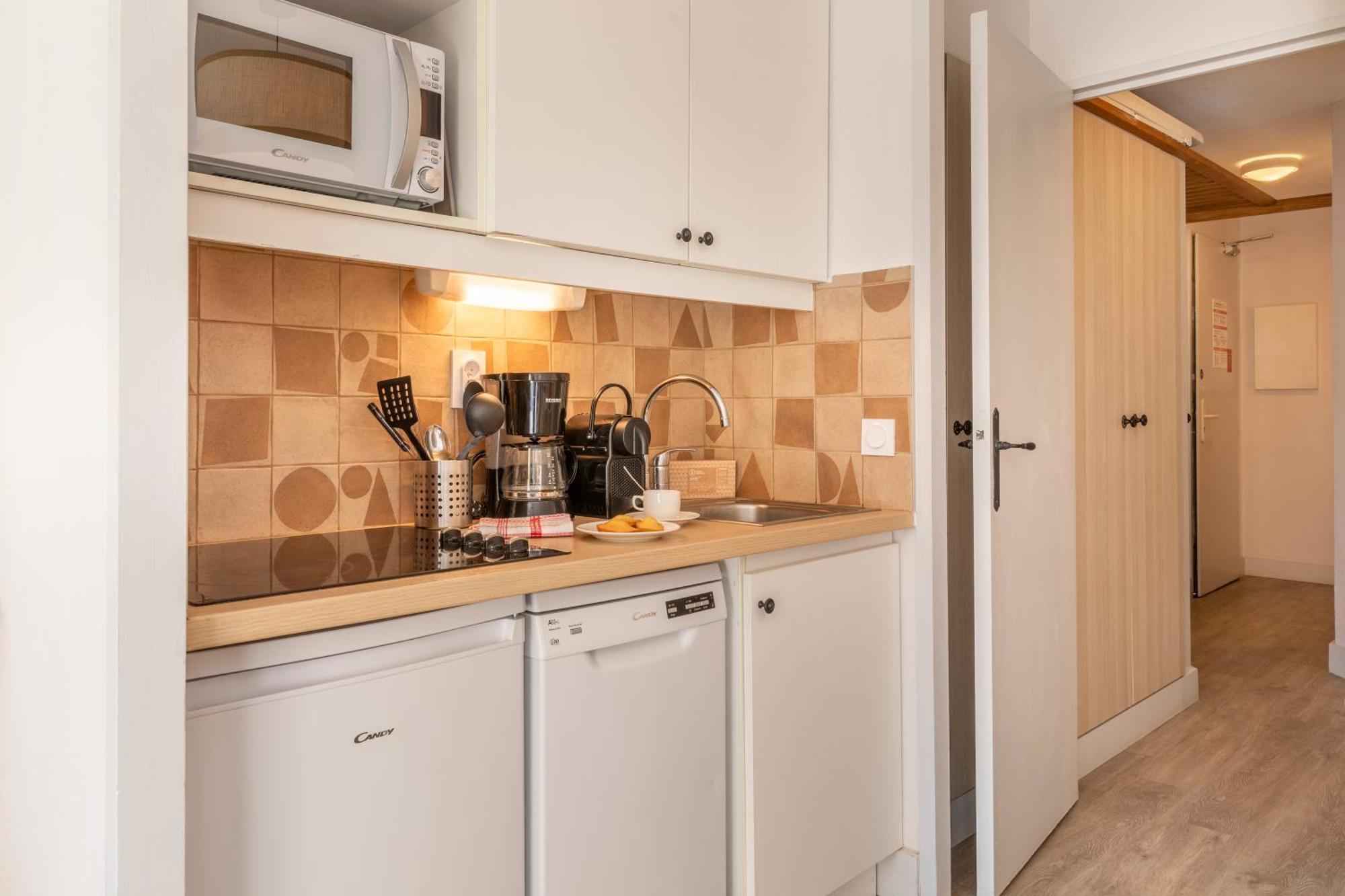 Superior One-Bedroom Apartment Air Conditioning Terrace or Balcony Garden View
