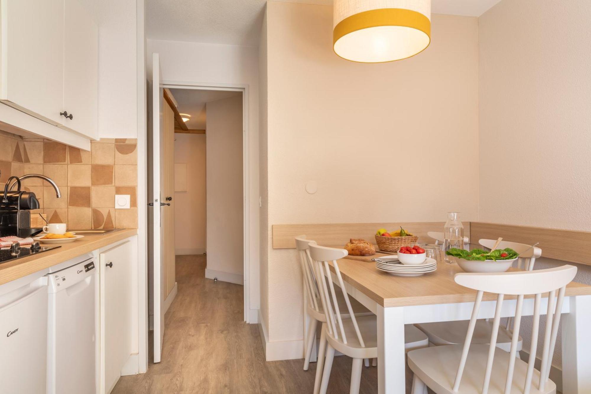 Superior One-Bedroom Apartment Air Conditioning Terrace or Balcony Garden View