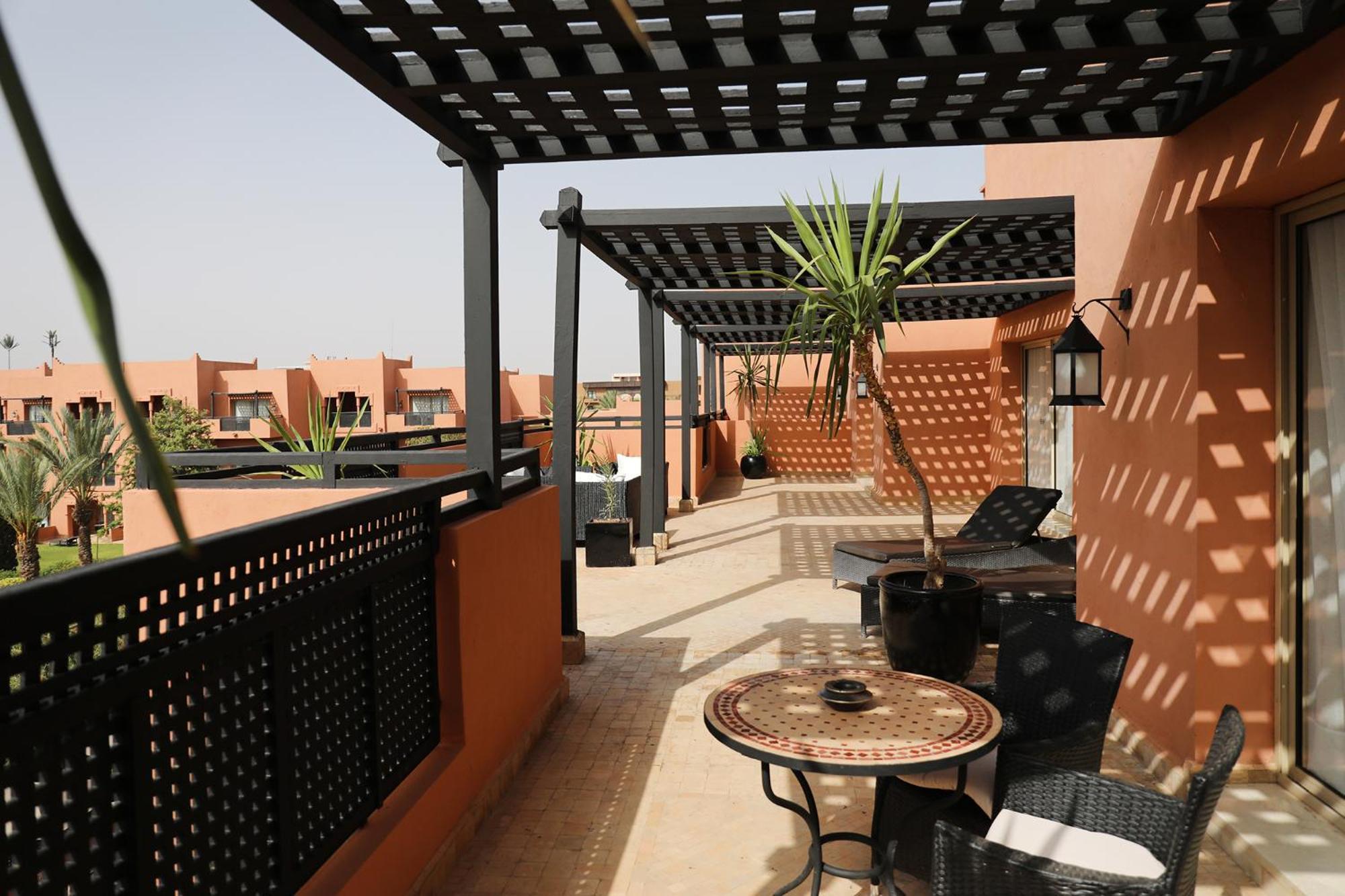 Royal Suite King Size Bed Terrace Pool View,1758533173:JPEG