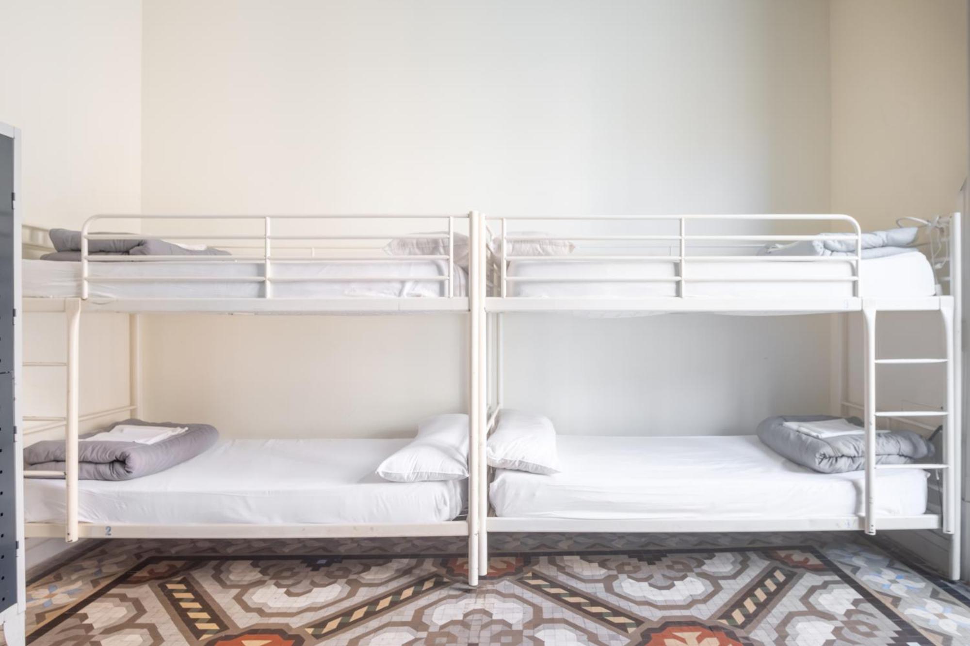 Single Bed 8-Bed Dormitory Room