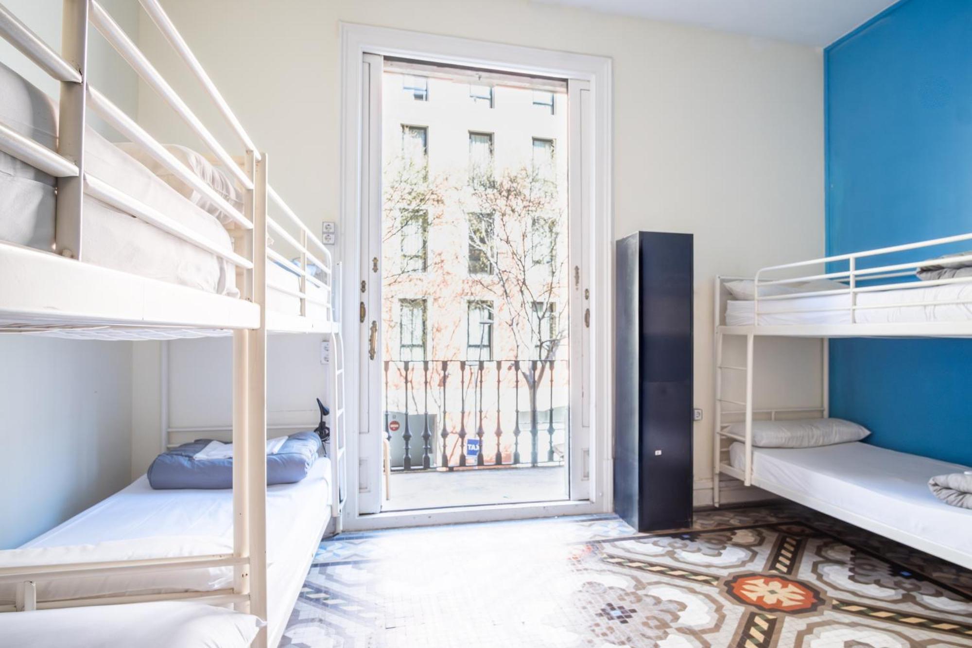 Single Bed 8-Bed Dormitory Room