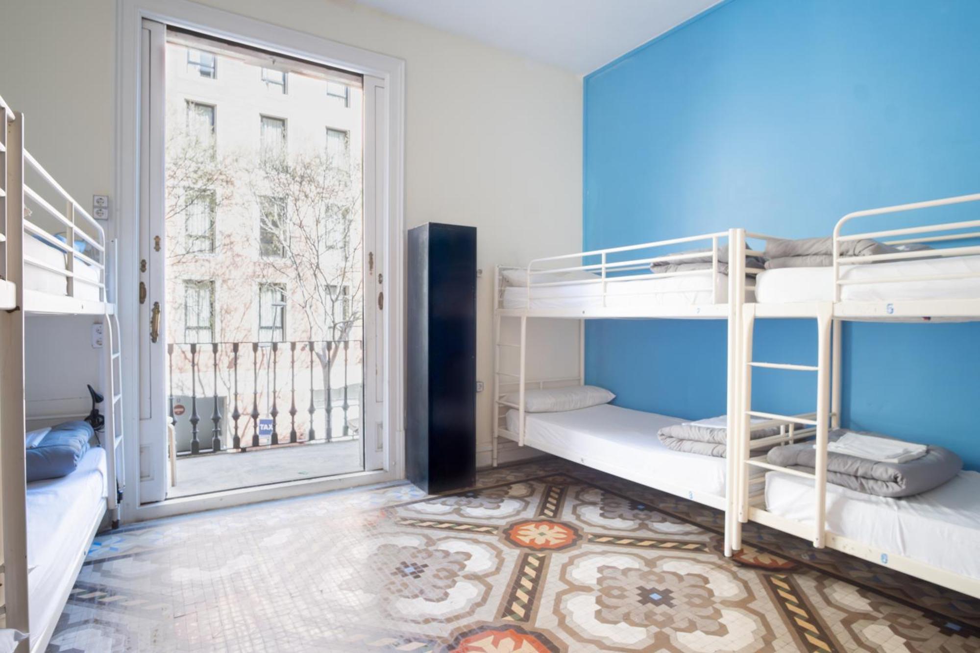 Single Bed 8-Bed Dormitory Room