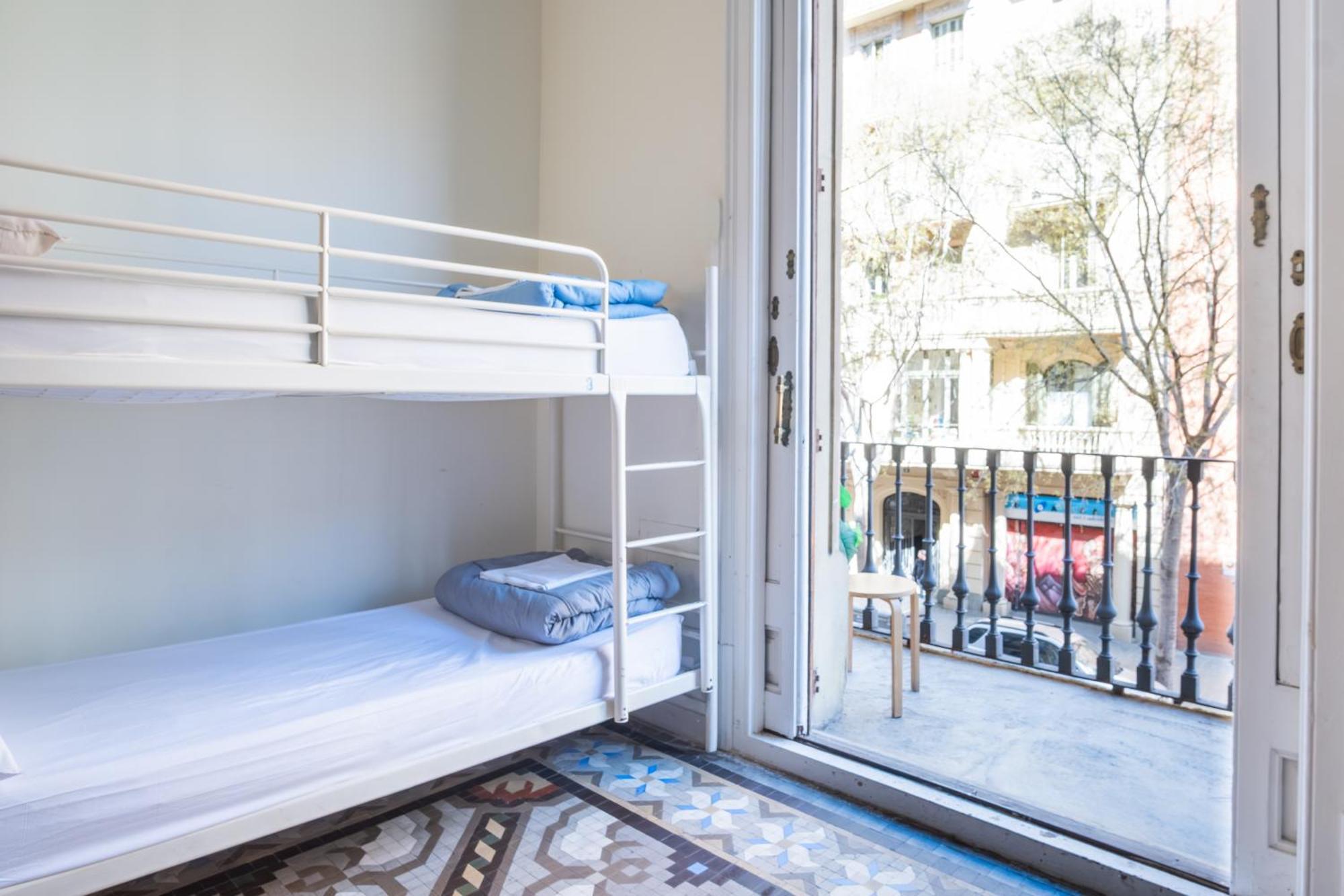 Single Bed 8-Bed Dormitory Room