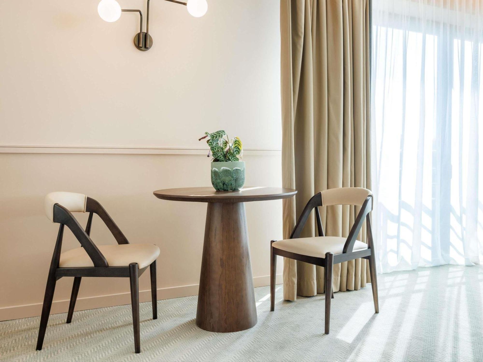 One-Bedroom Prestige King Suite with Separate Living Area