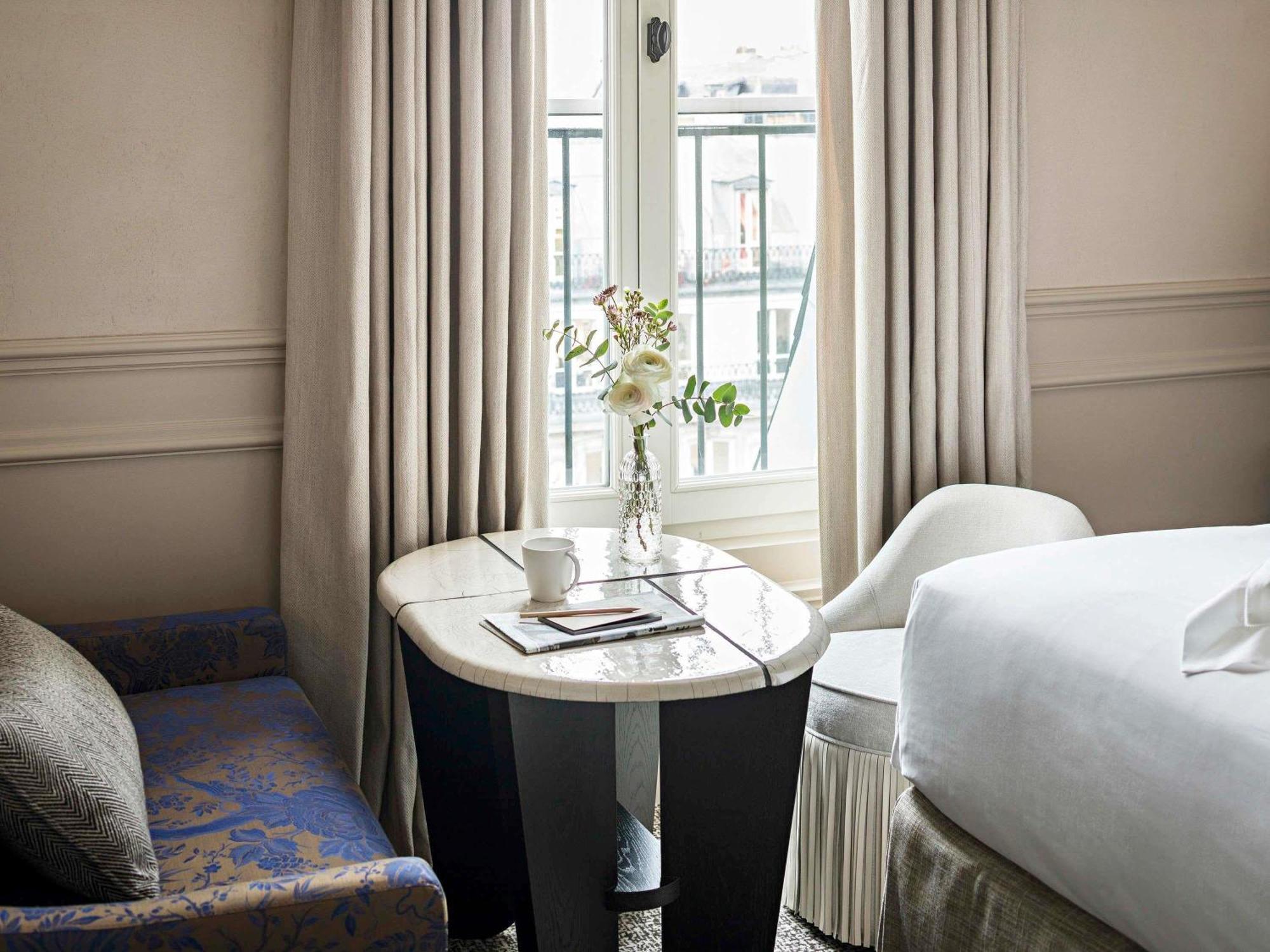 Superior Queen Room One Queen Bed Courtyard View