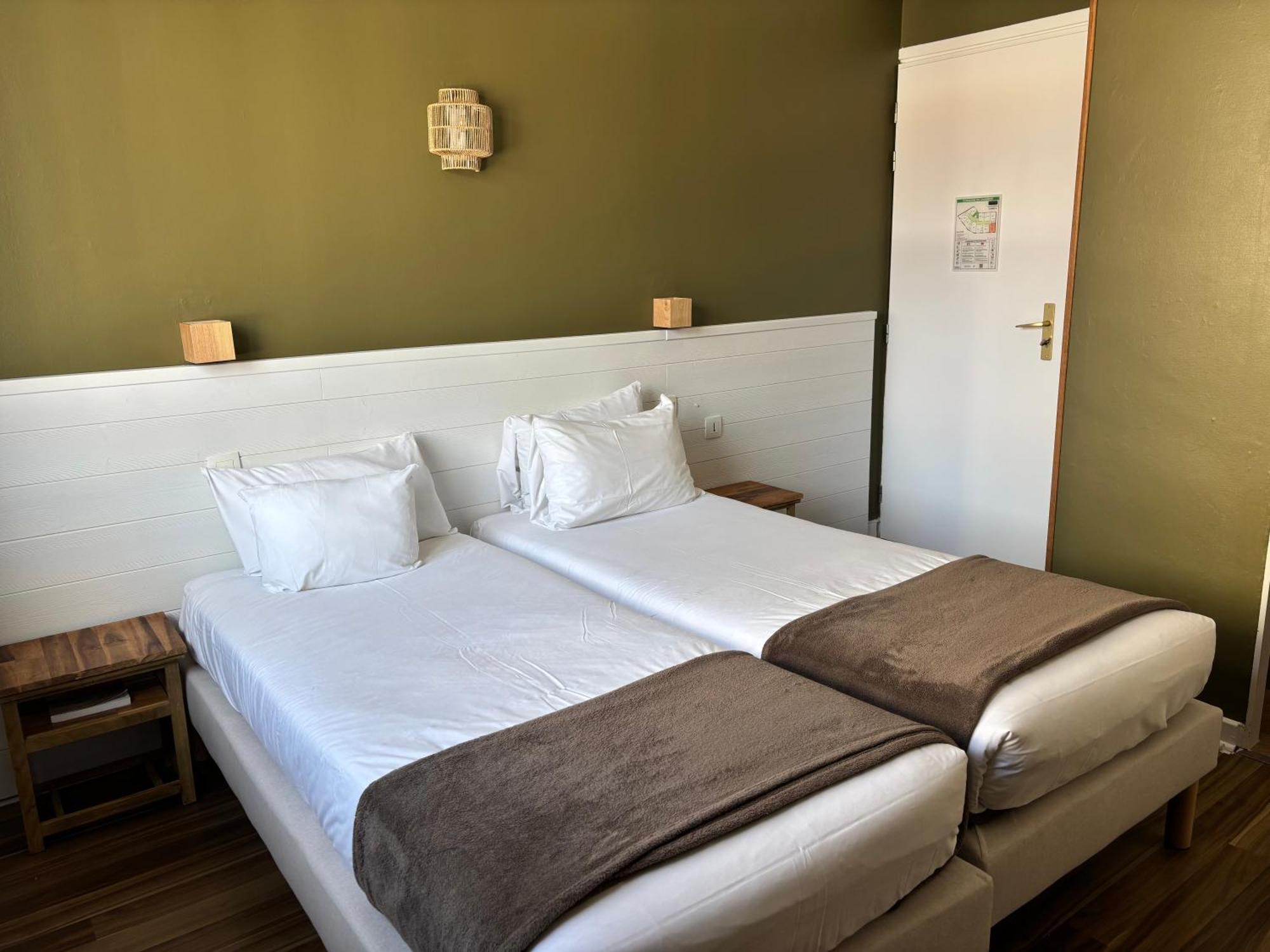 Twin Room,1765147716:JPEG