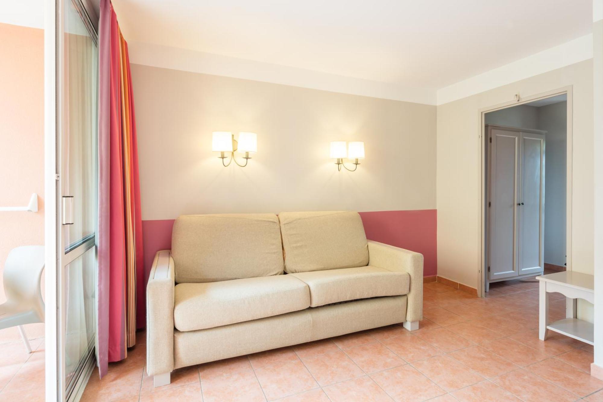 Studio avec Coin Nuit dans Alcôve et Terrasse ou Balcon (4 Personnes) - Niveau Jardin