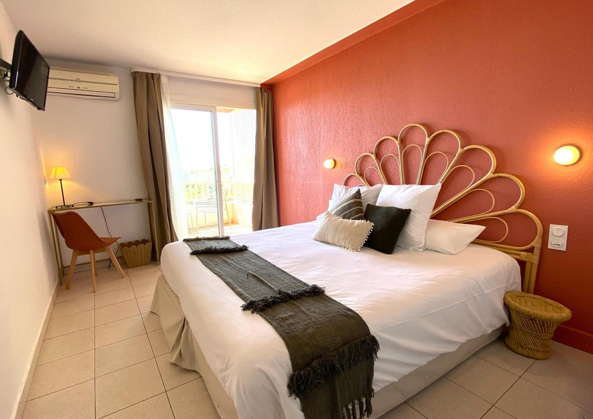 Double room with sea view terrace 2nd floor (King-size bed or Twins)