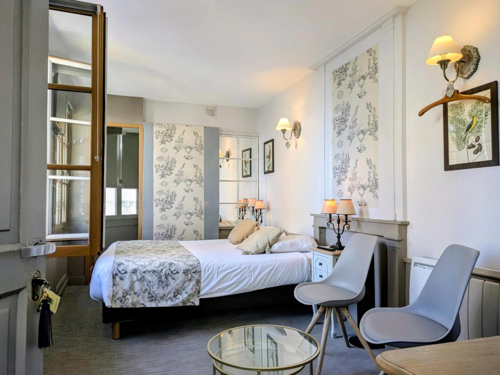 Deluxe Queen Room