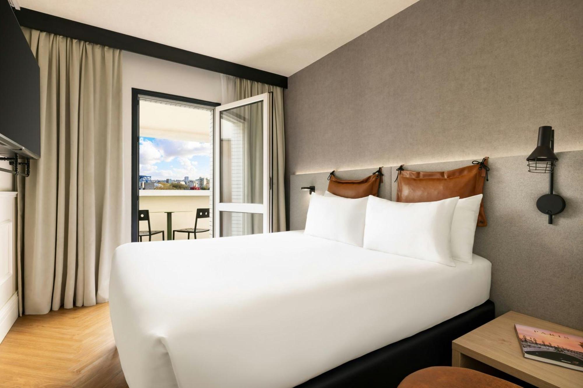 Supreme Queen Room Balcony