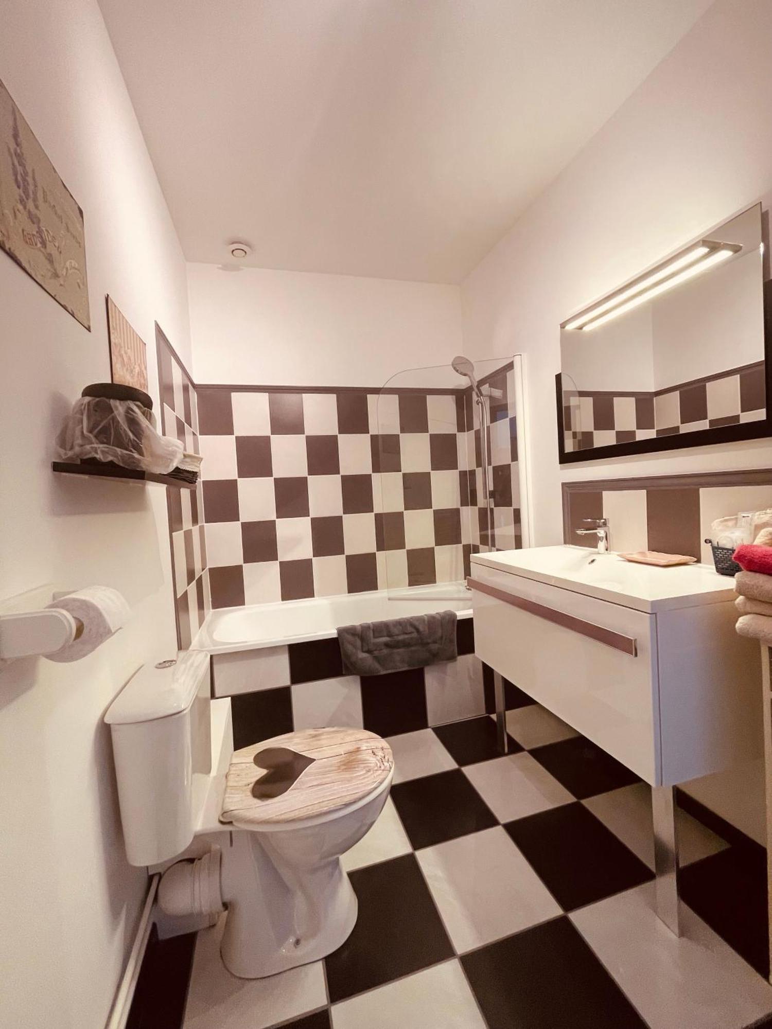 One-Bedroom Apartment Alcove,1765859761:JPEG