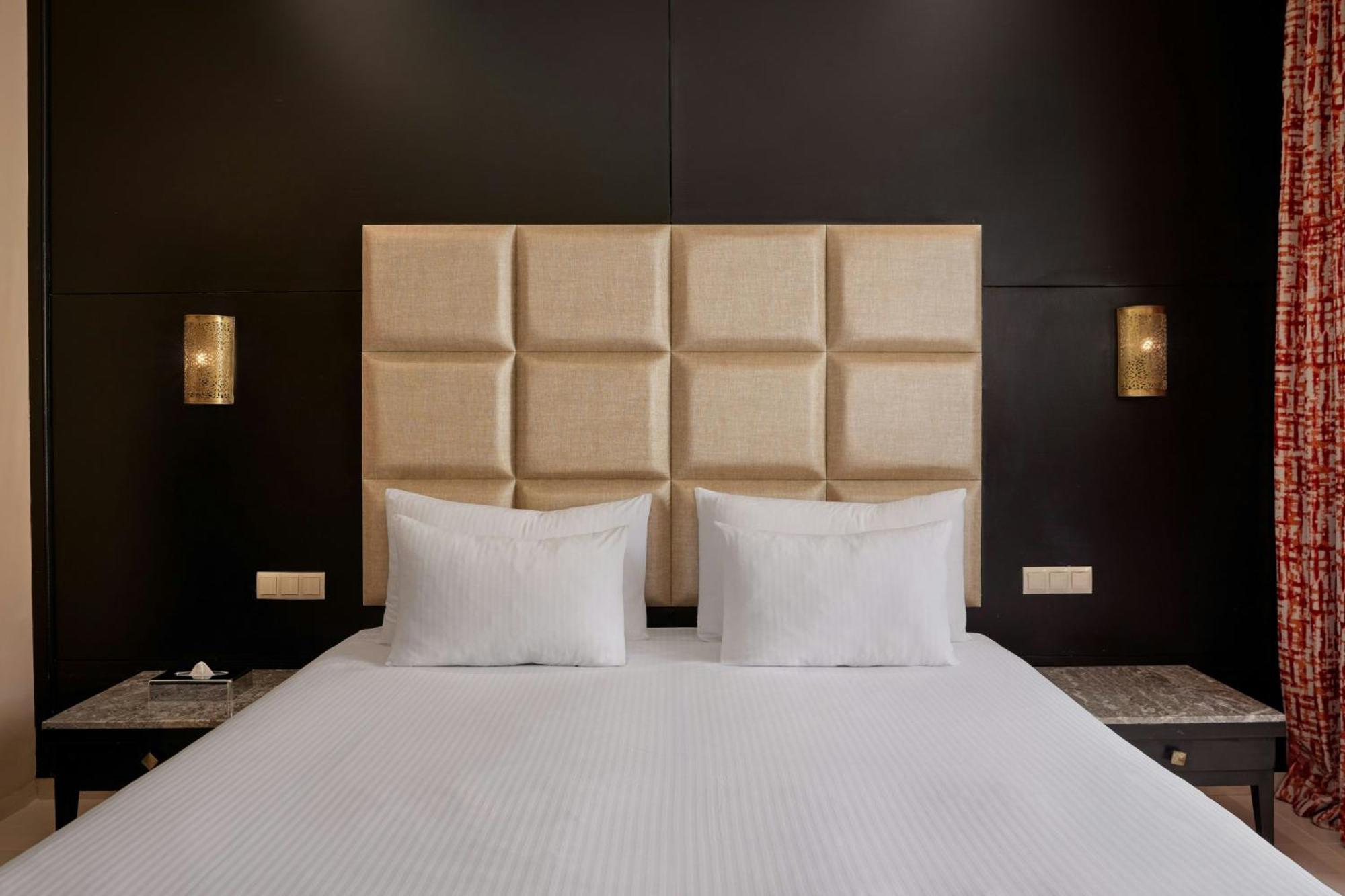 Suite Lit Queen-Size Classique avec Canapé-Lit - Vue sur Piscine
