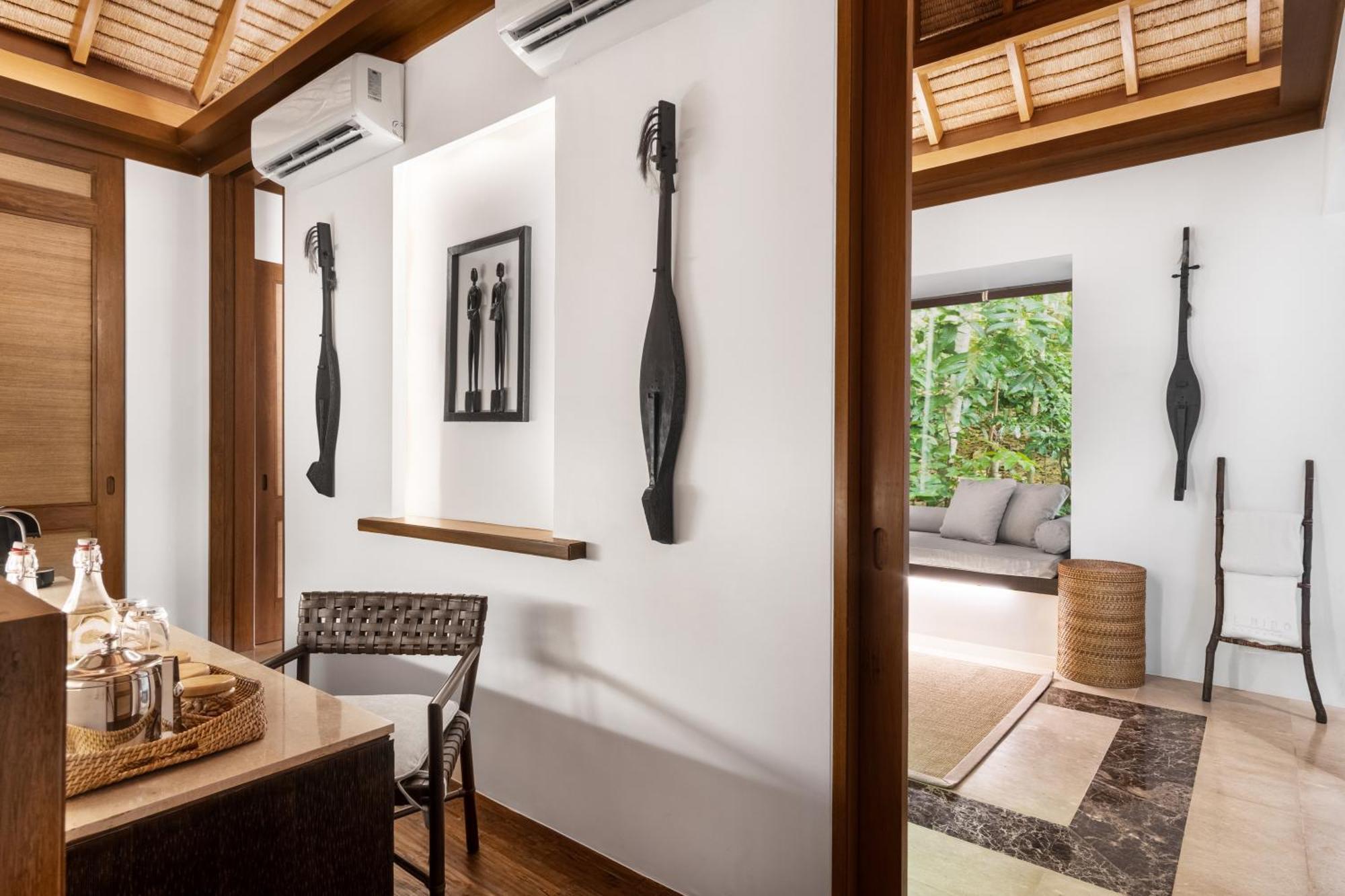 1 King Bed Canopy Villa Forest View