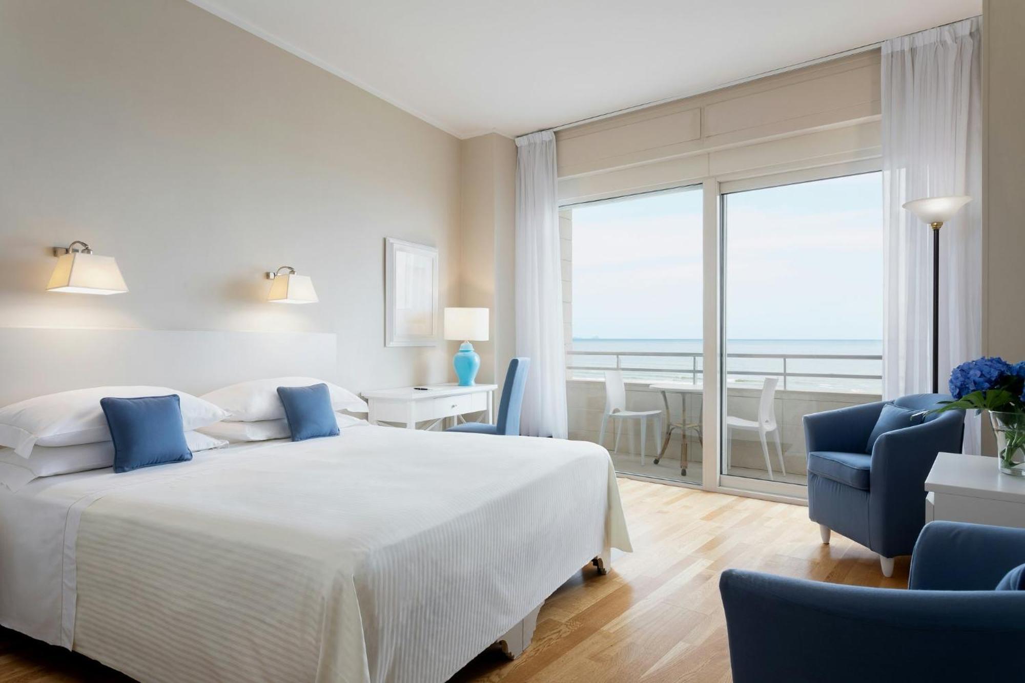 Chambre Double Deluxe - Vue Latérale sur Mer
