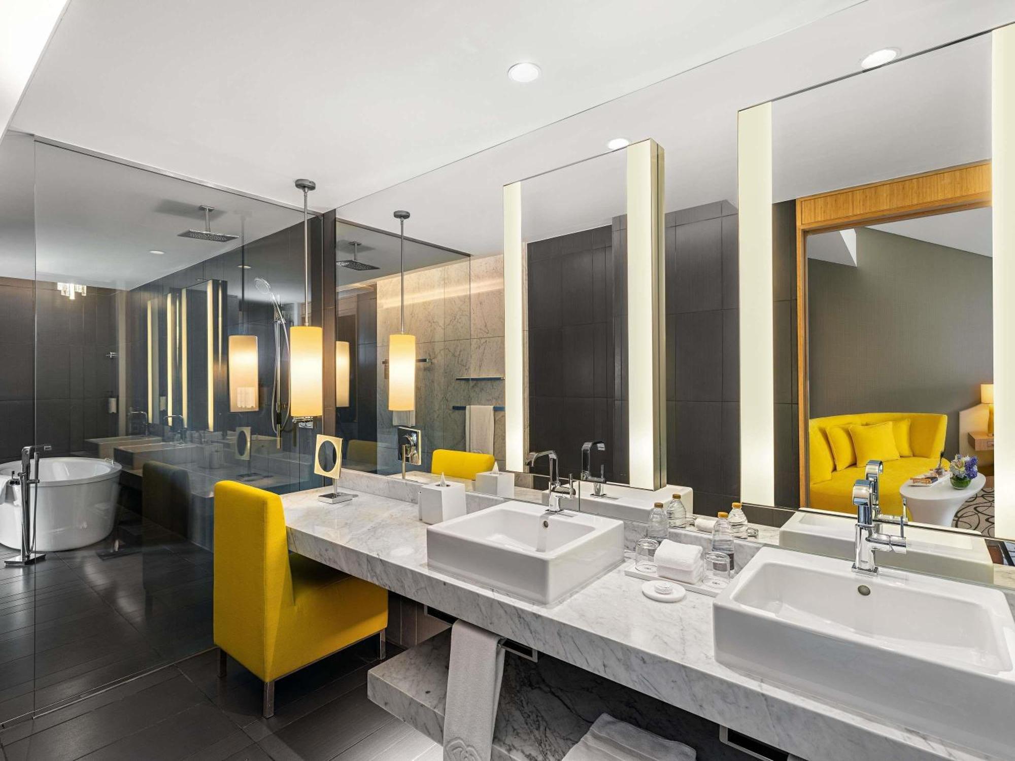 Luxury Studio Apartment Burj Khalifa View,1771604925:JPEG