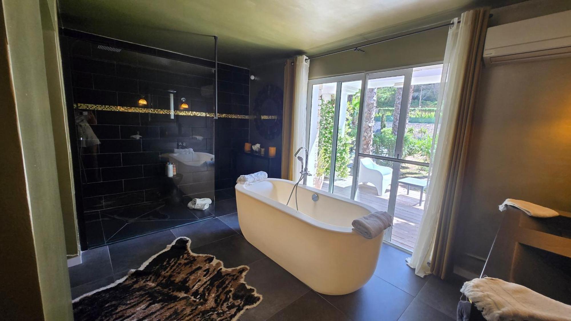 Queen Room Garden View